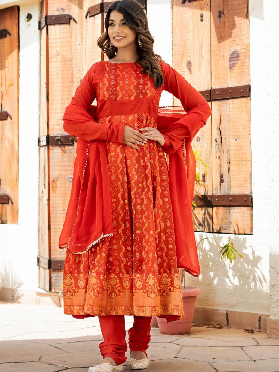 

HOUSE OF JAMOTI Ethnic Motifs Printed Regular Kurta With Churidar & Dupatta, Red