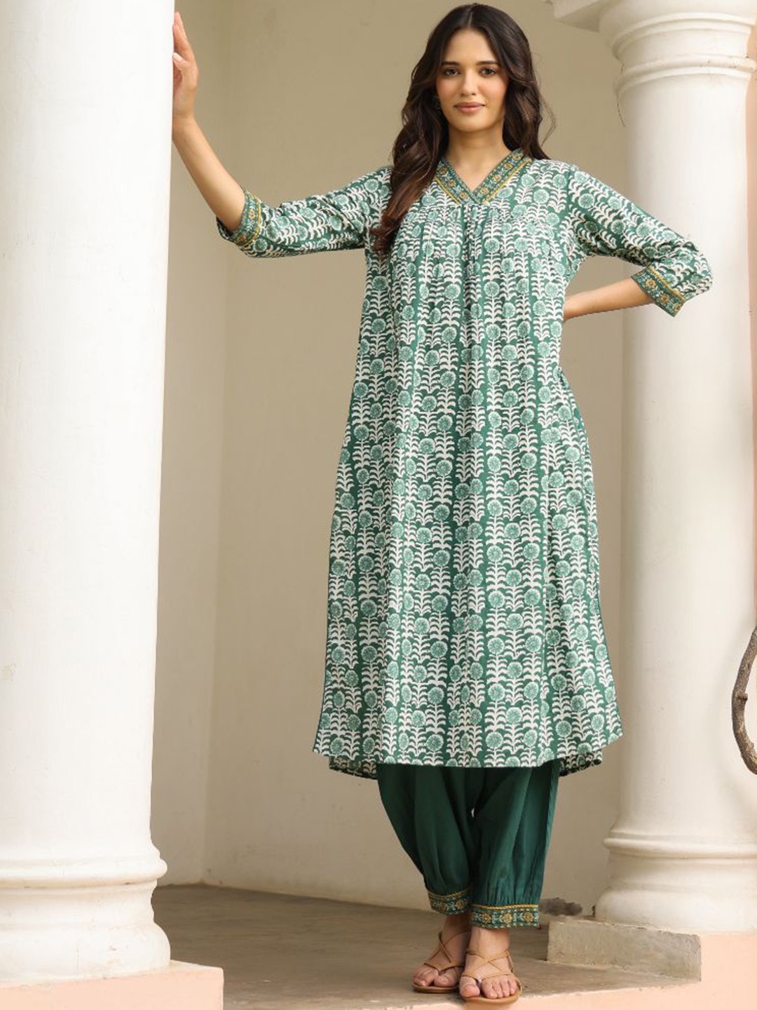 

SAVI Ethnic Motifs Printed V-Neck Gathered Pure Cotton A Line Kurta with Salwar, Green