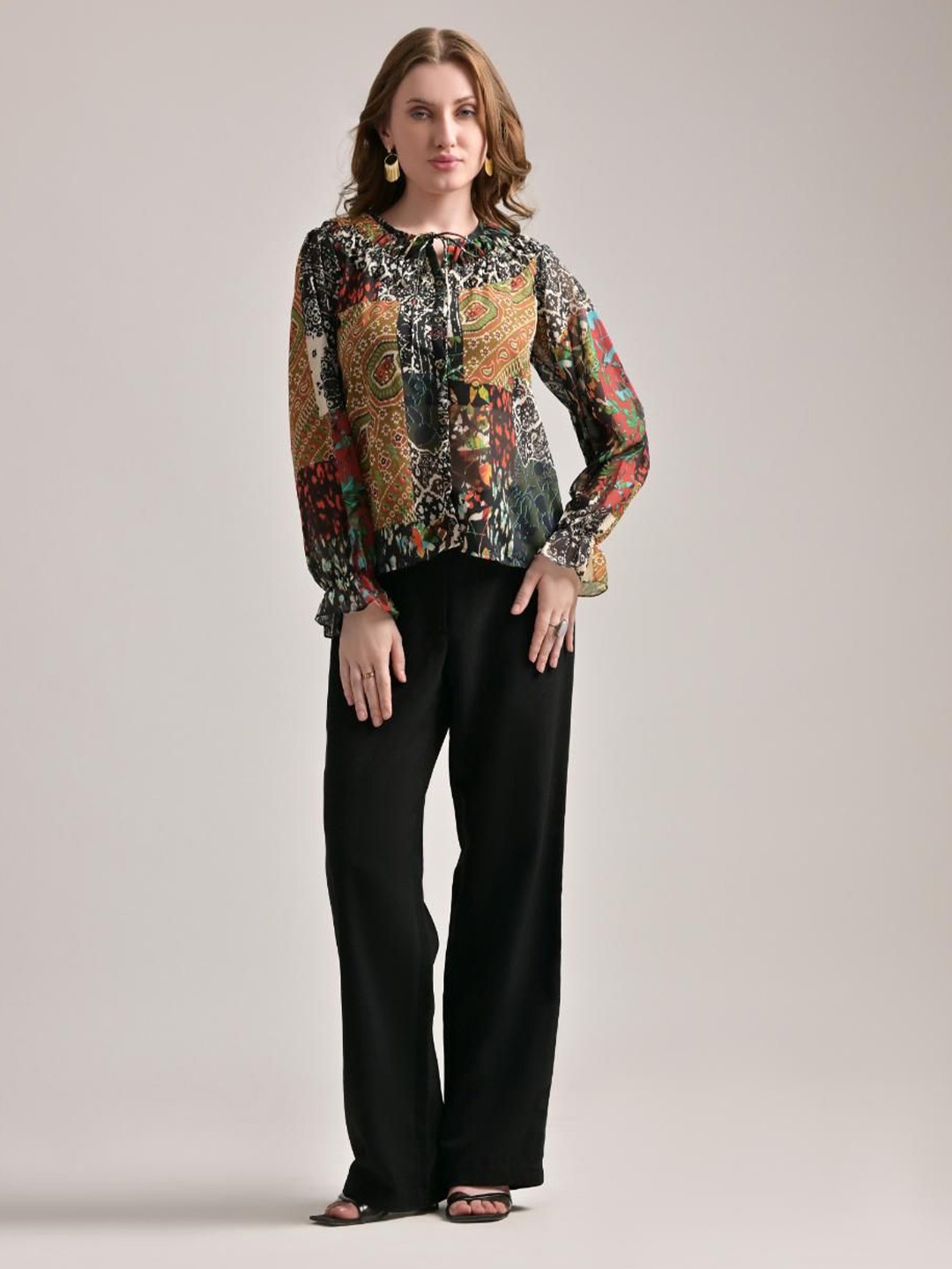 

The Samoa Women Floral Print Keyhole Neck Georgette Blouson Top, Black