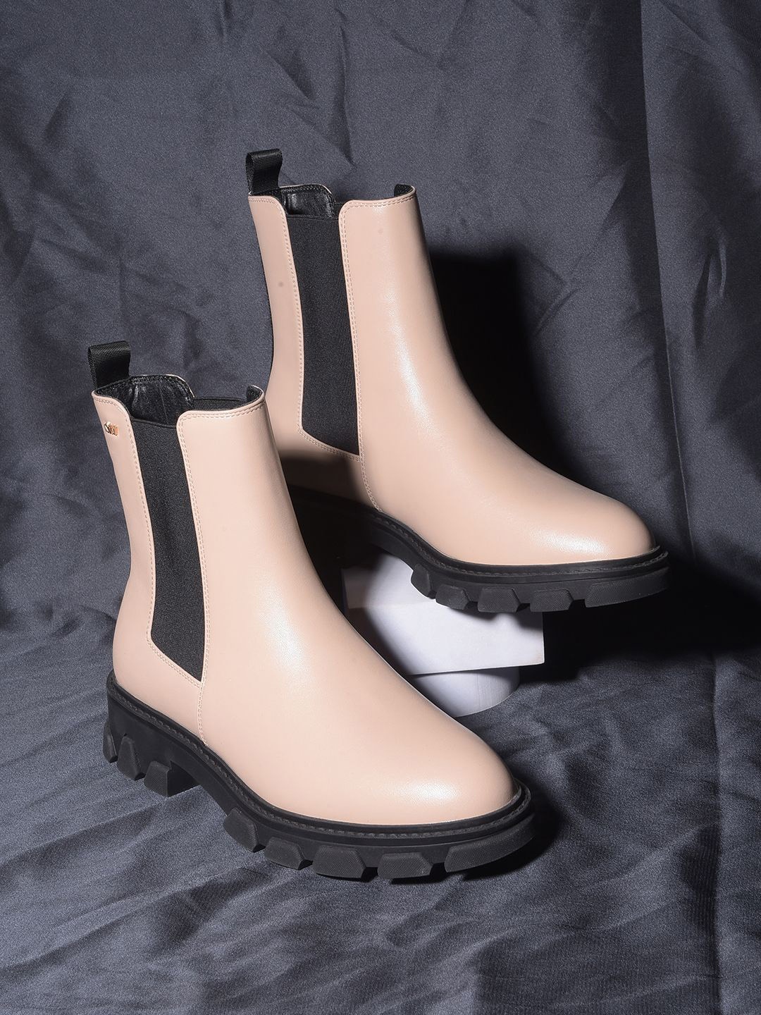 

Nine West Women Chelsea Boots, Nude