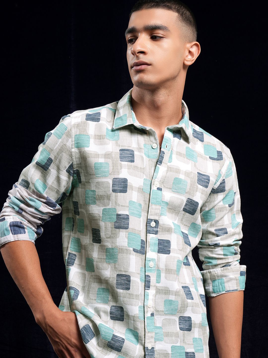 

HIGHLANDER Men Dobby Textured Printed Casual Shirt, Turquoise blue