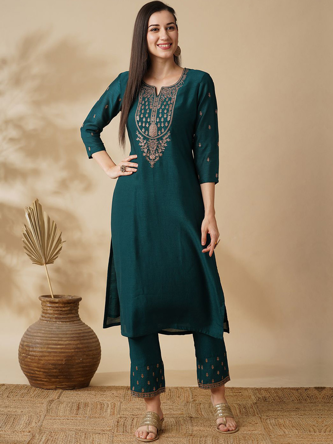 

Globus Floral Yoke Design Zari Embroidered Regular Kurta with Trousers, Teal