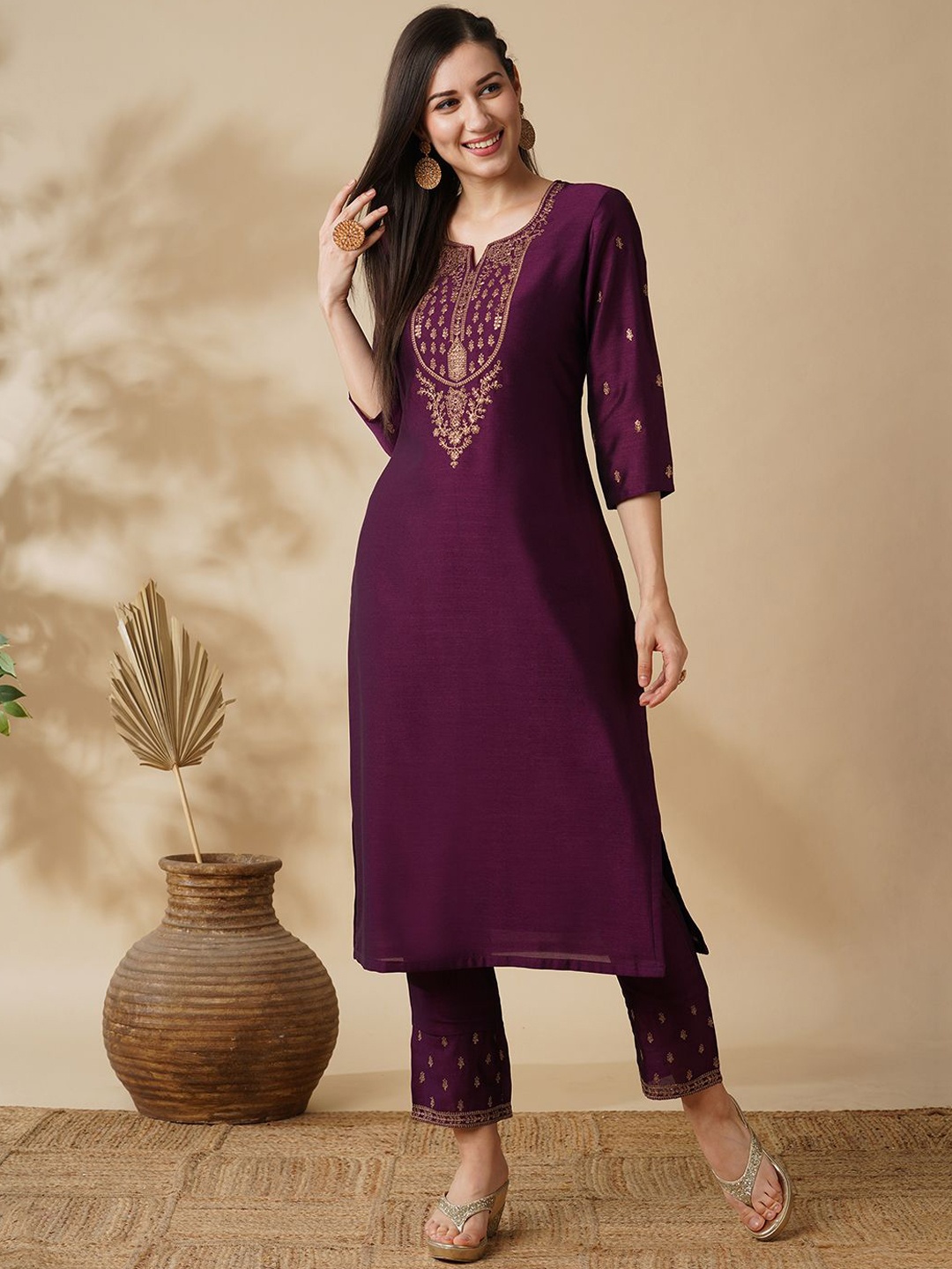 

Globus Floral Embroidered Zari Work Straight Kurta With Trousers, Purple