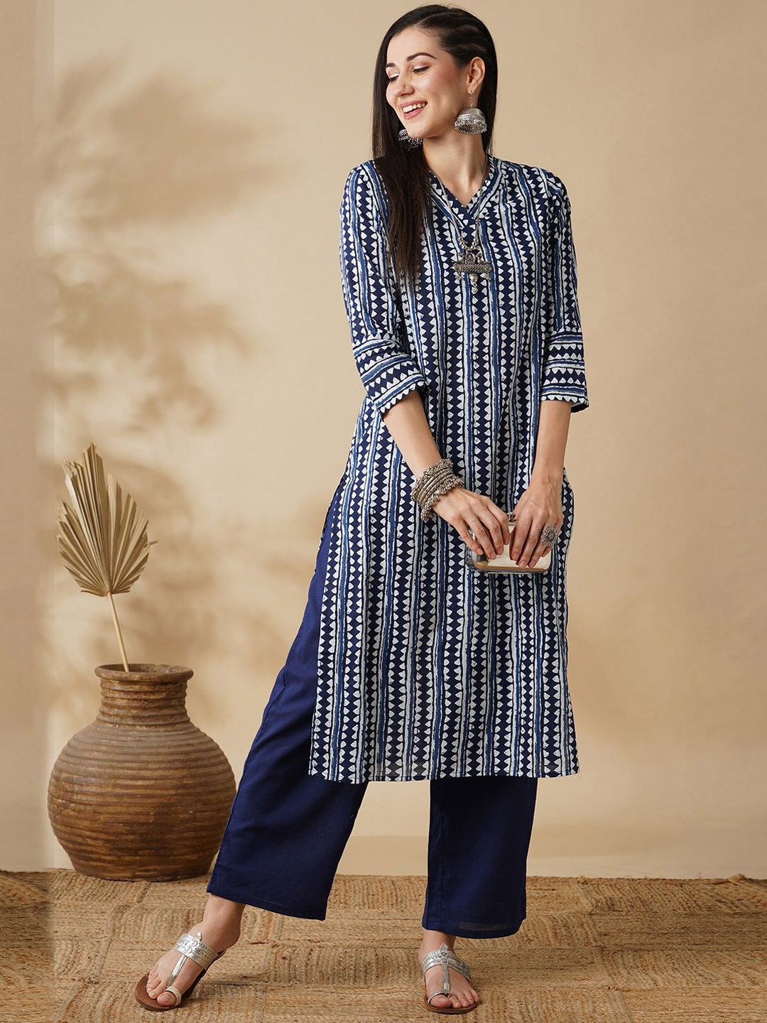 

Globus V-Neck Allover Geometric Stripe Printed Straight Kurta & Pants Workwear Set, Blue