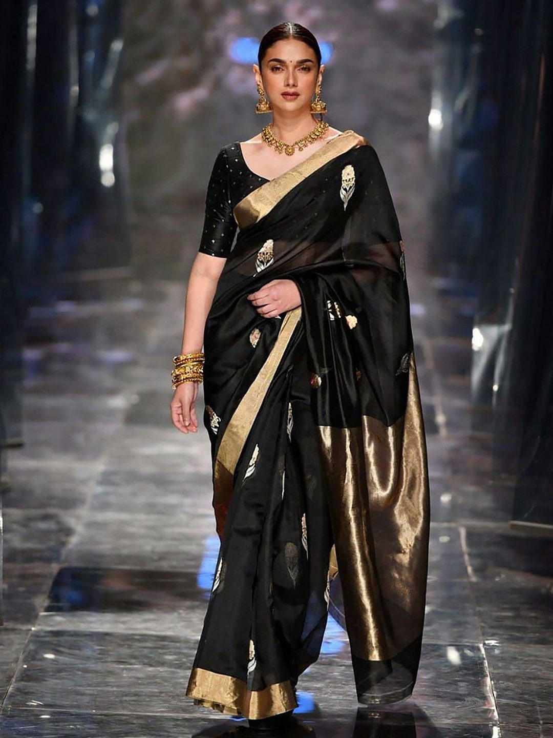 

BerMondsey Ethnic Motif Zari Woven Saree With Blouse, Black