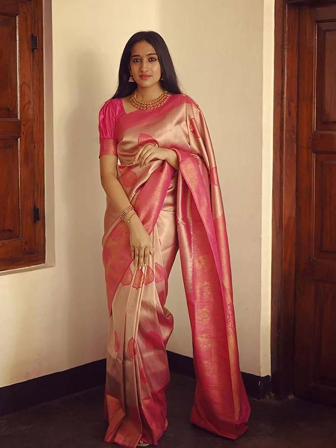 

BerMondsey Ethnic Motif Zari Woven Banarasi Saree, Peach
