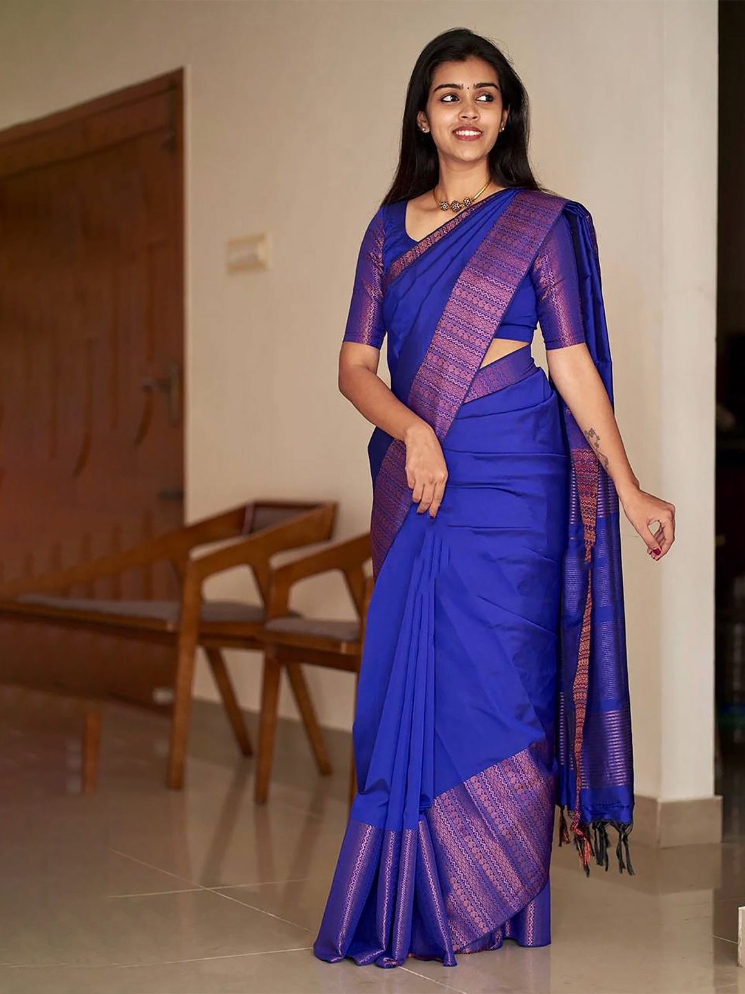 

BerMondsey Ethnic Motif Zari Woven Saree With Blouse, Blue