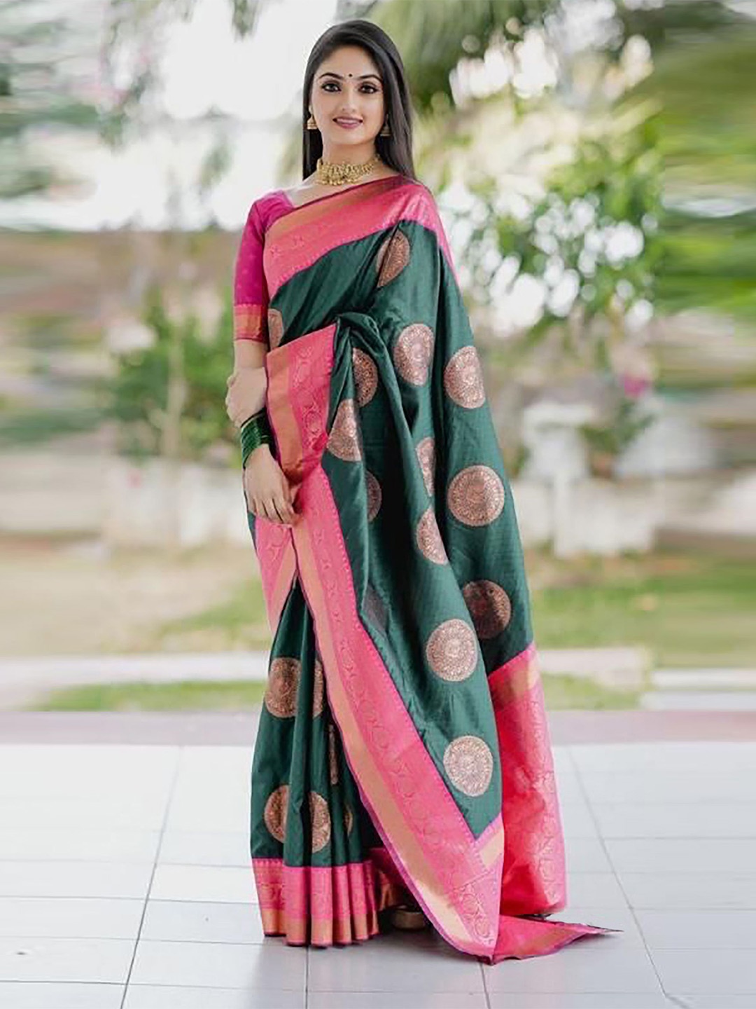 

BerMondsey Ethnic Motif Zari Woven Banarasi Saree, Green