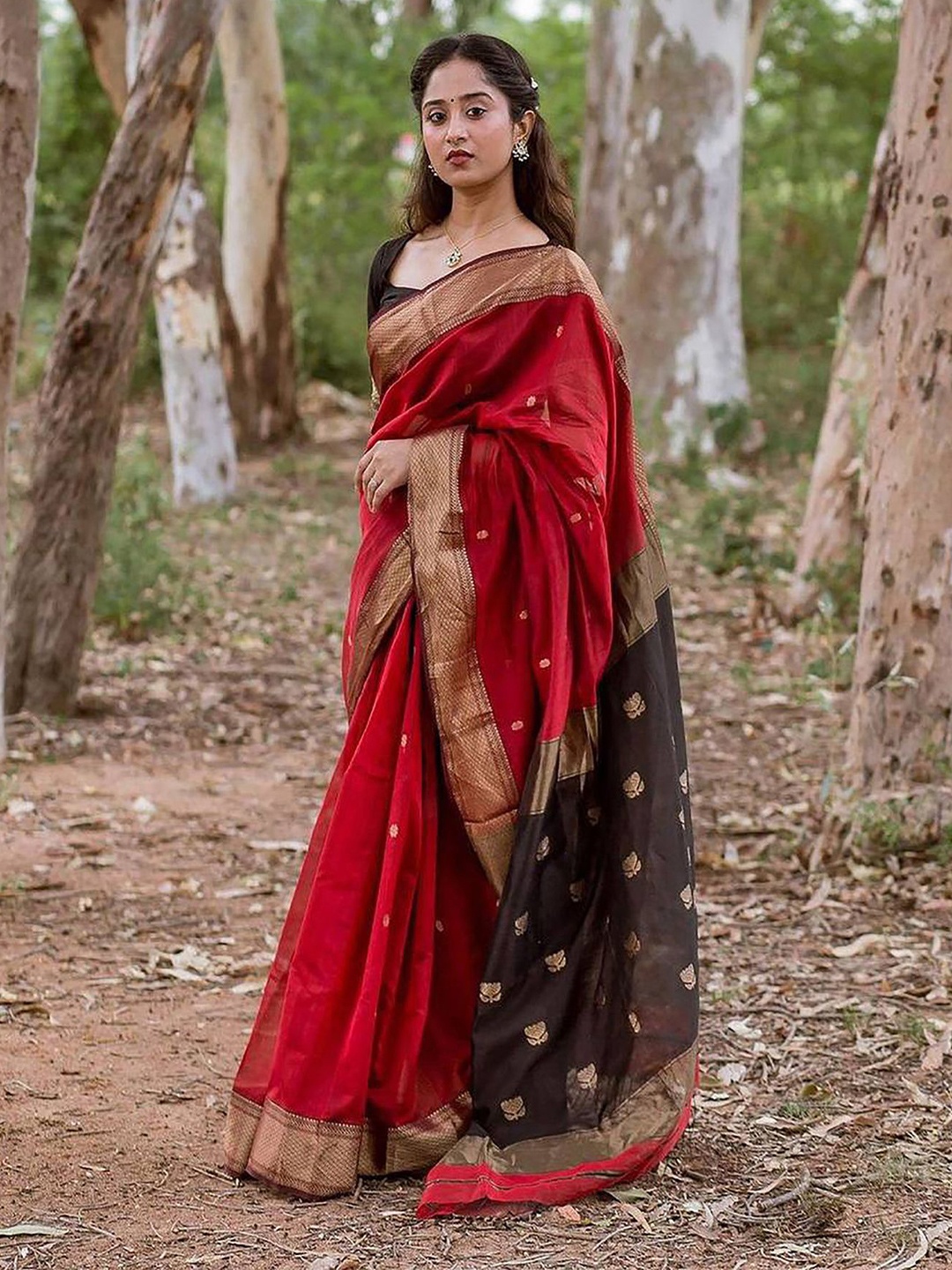 

BerMondsey Woven Design Zari Banarasi Saree, Red