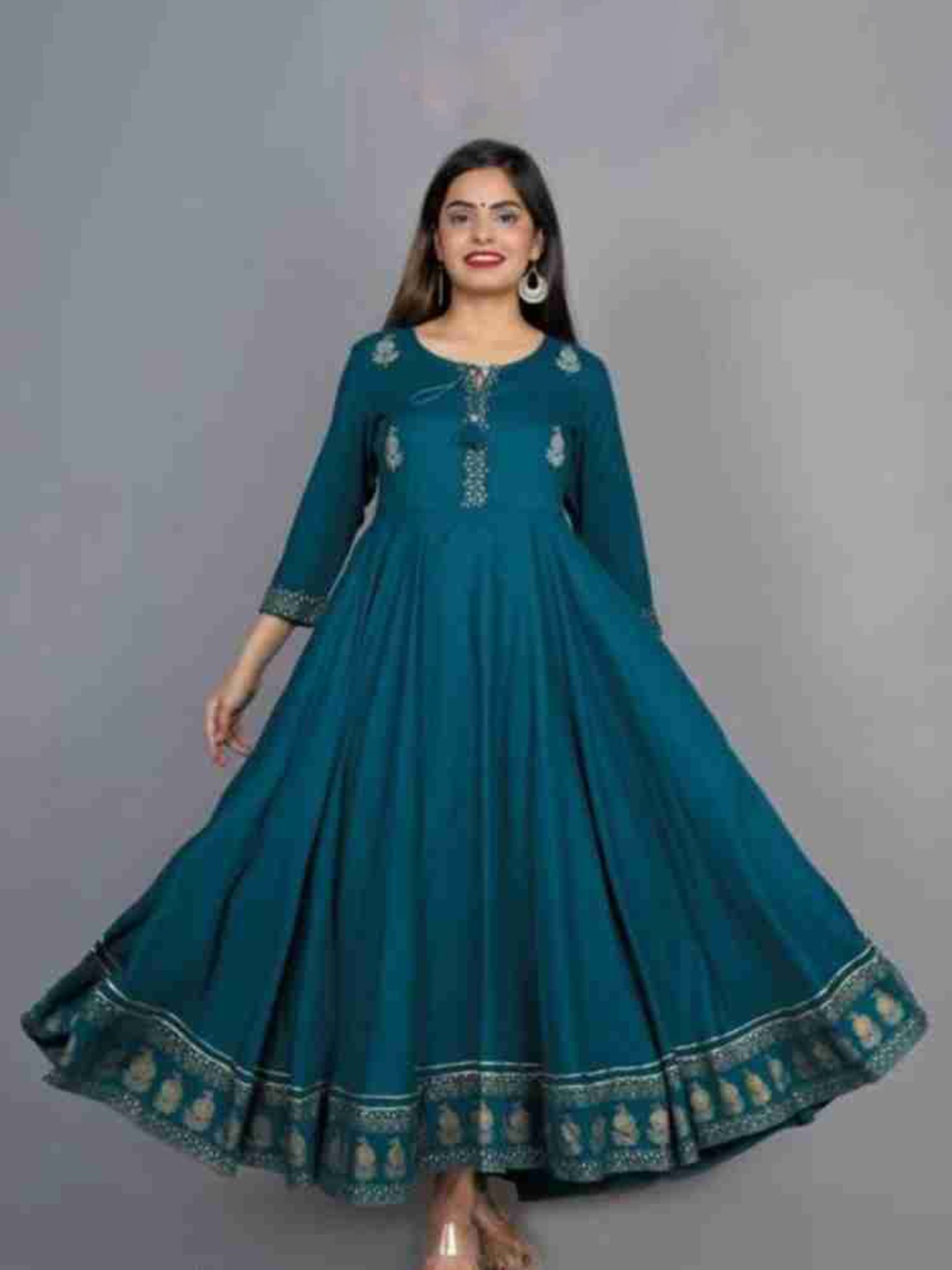 

VYKOO Ethnic Motifs Printed Tie-Up Neck Anarkali Kurta, Green