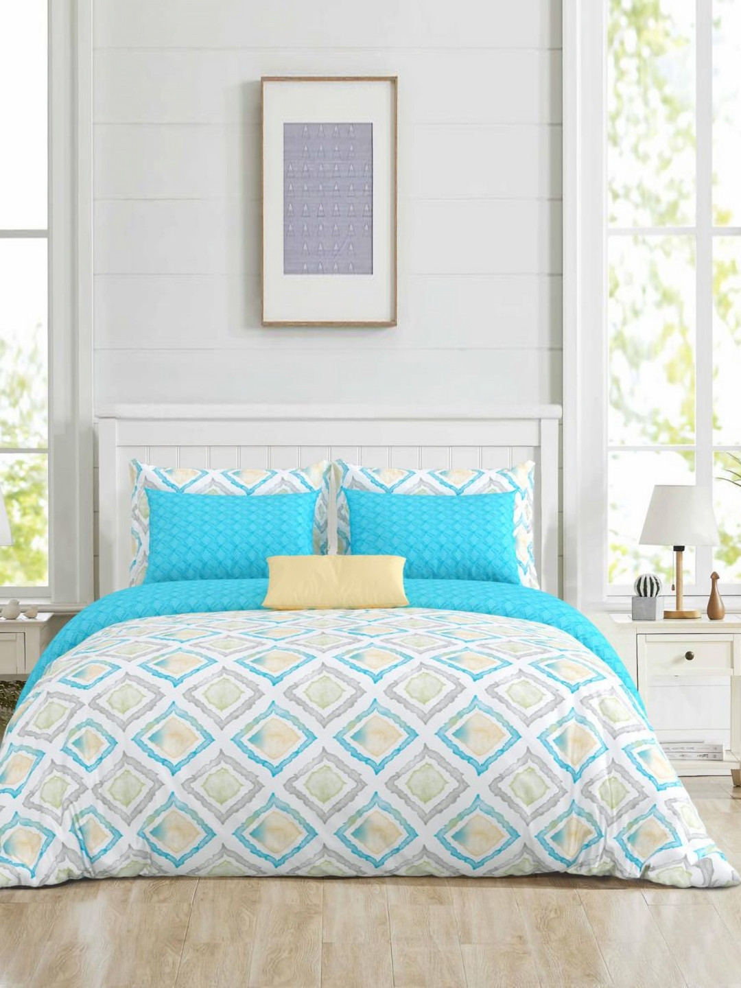 

Salona Bichona White & Blue Floral Printed Superfine Double Queen Pure Cotton Bedding Set