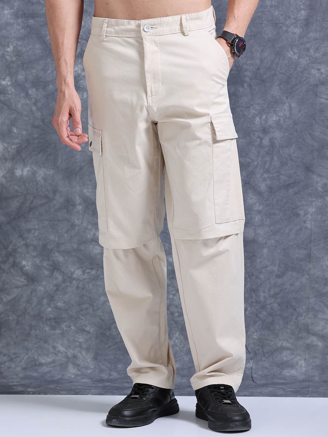 

The Roadster Lifestyle Co Cotton Relaxed-Fit Cargos, Off white