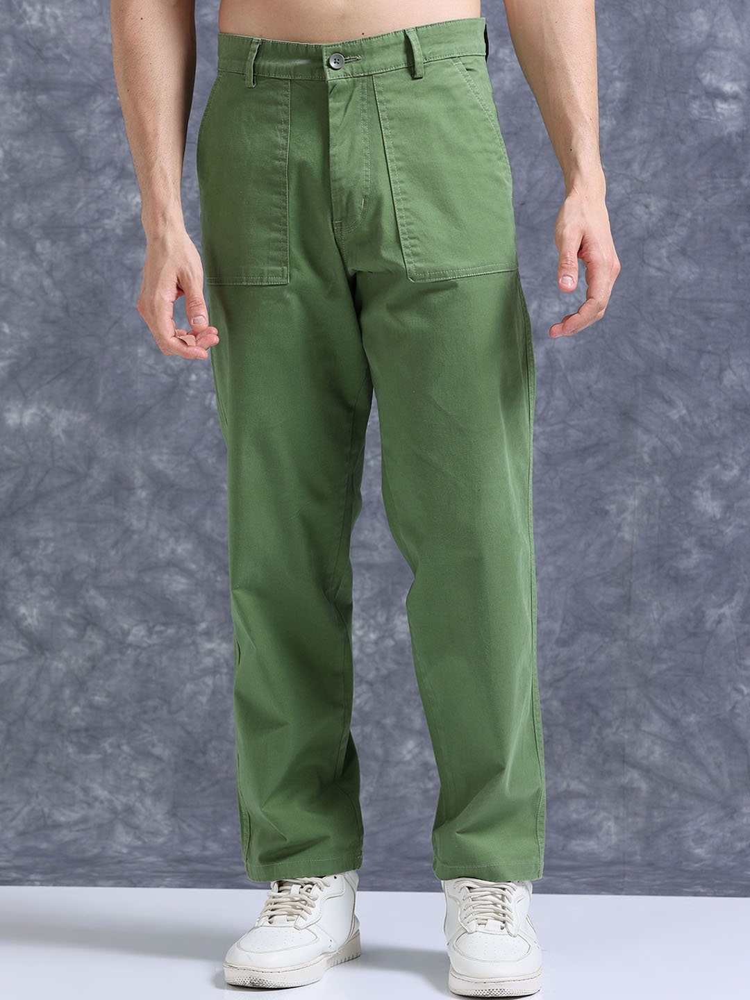 

The Roadster Lifestyle Co Cotton Relaxed-Fit Regular Trousers, Green