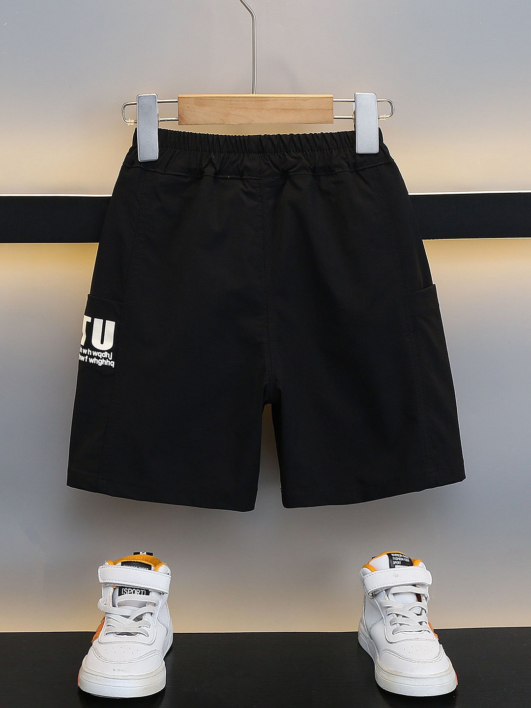 

StyleCast x Revolte Boys Black Mid Rise Cargo Shorts