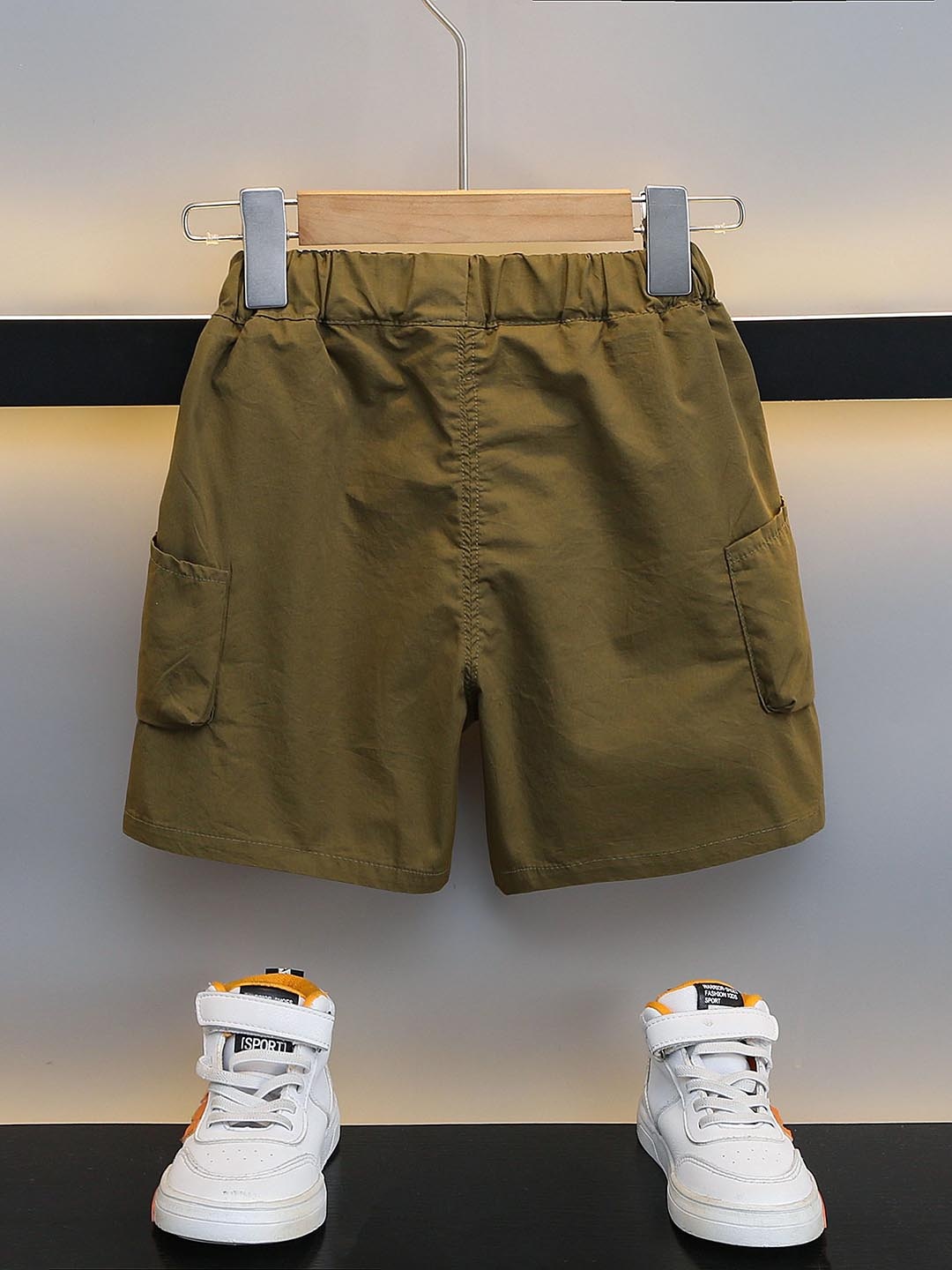 

StyleCast x Revolte Boys Green Regular Fit Cargo Shorts