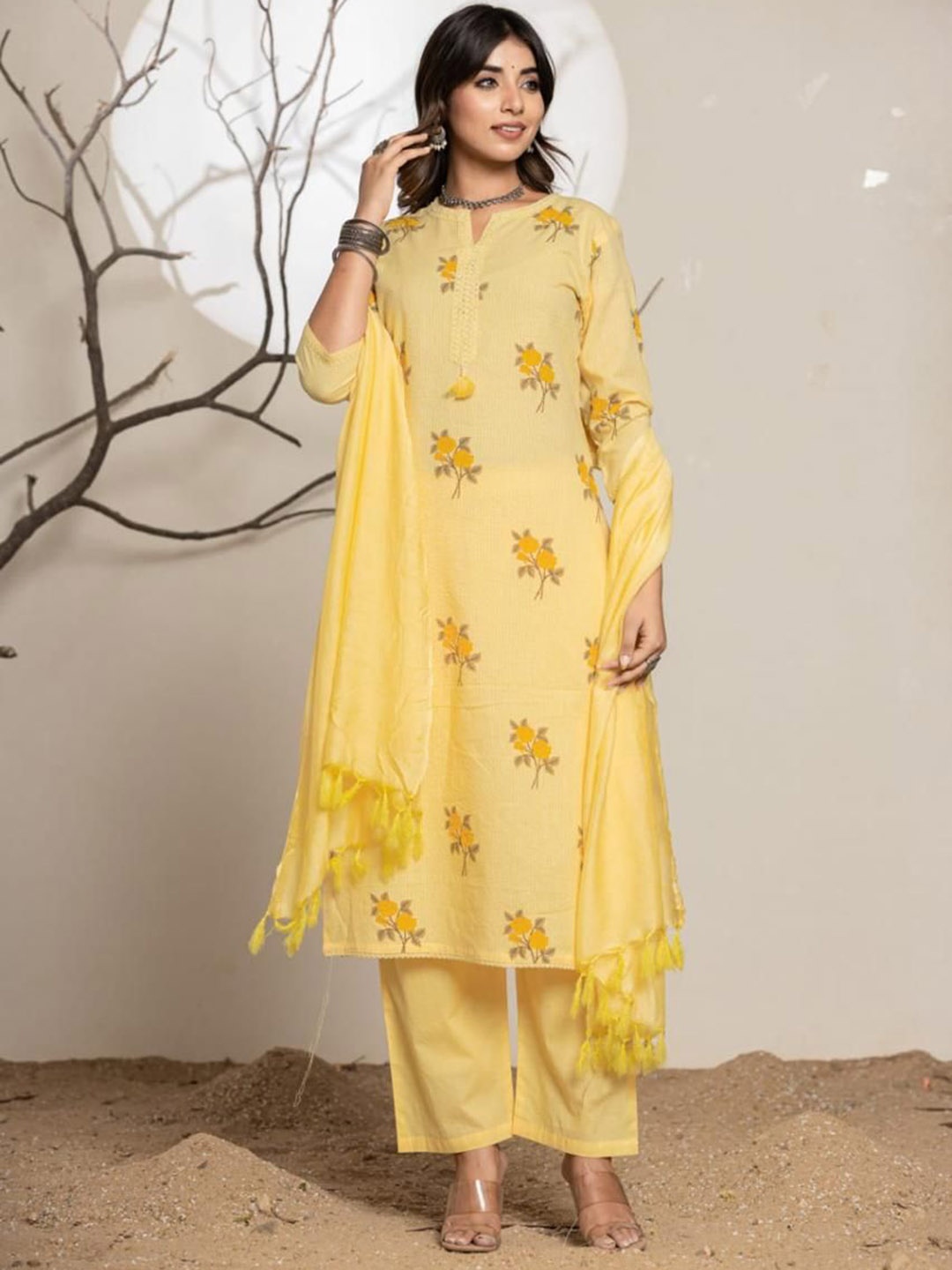 

Advya Floral Printed Regular Pure Cotton Kurta with Trousers & Dupatta, Yellow