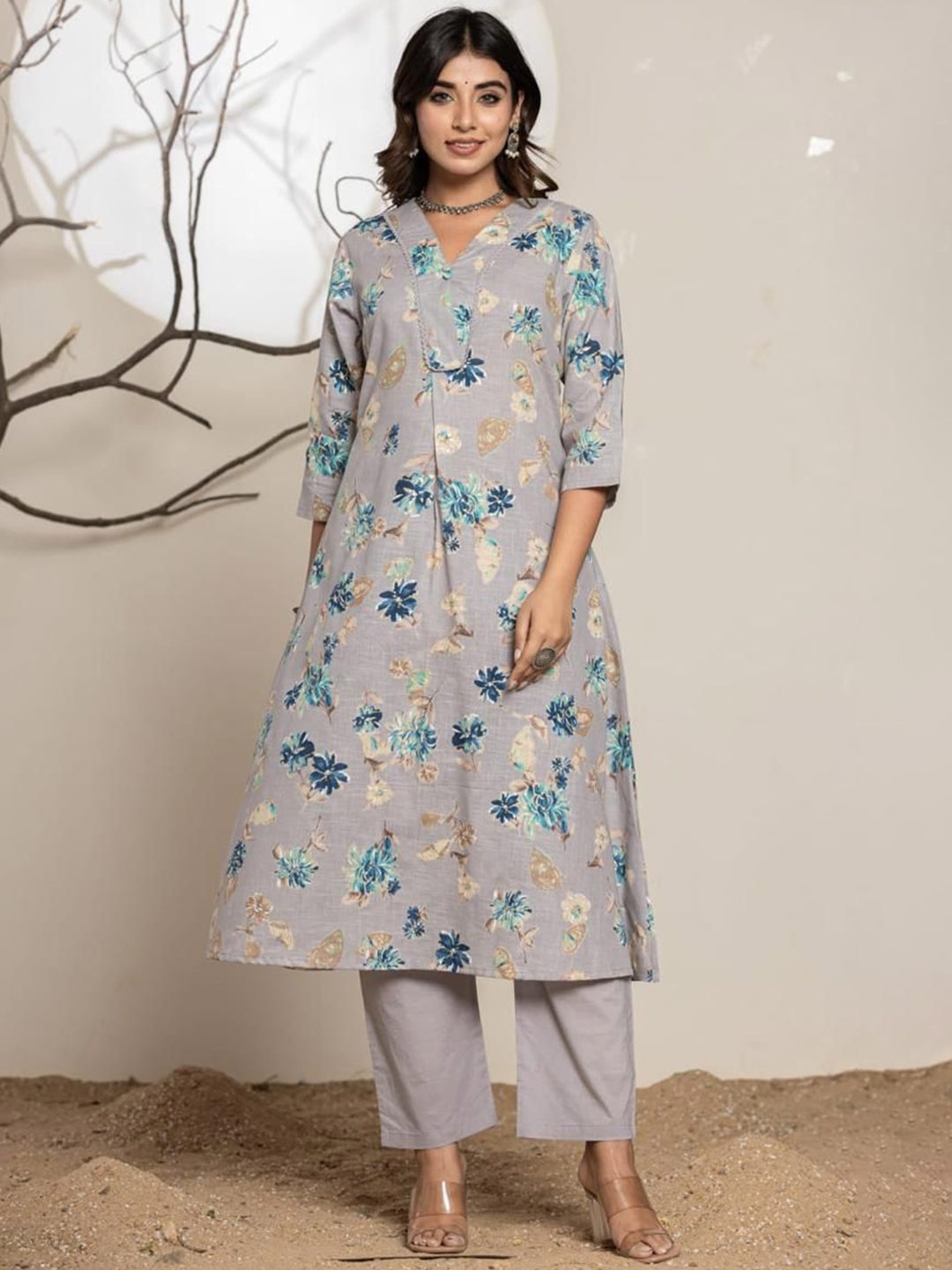 

Advya Floral Printed Regular Linen Kurta with Trousers, Grey