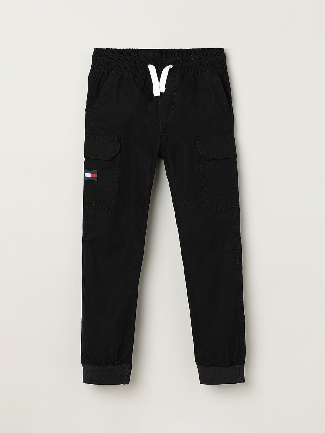 

Tommy Hilfiger Boys Mid-Rise Cargos Joggers, Black