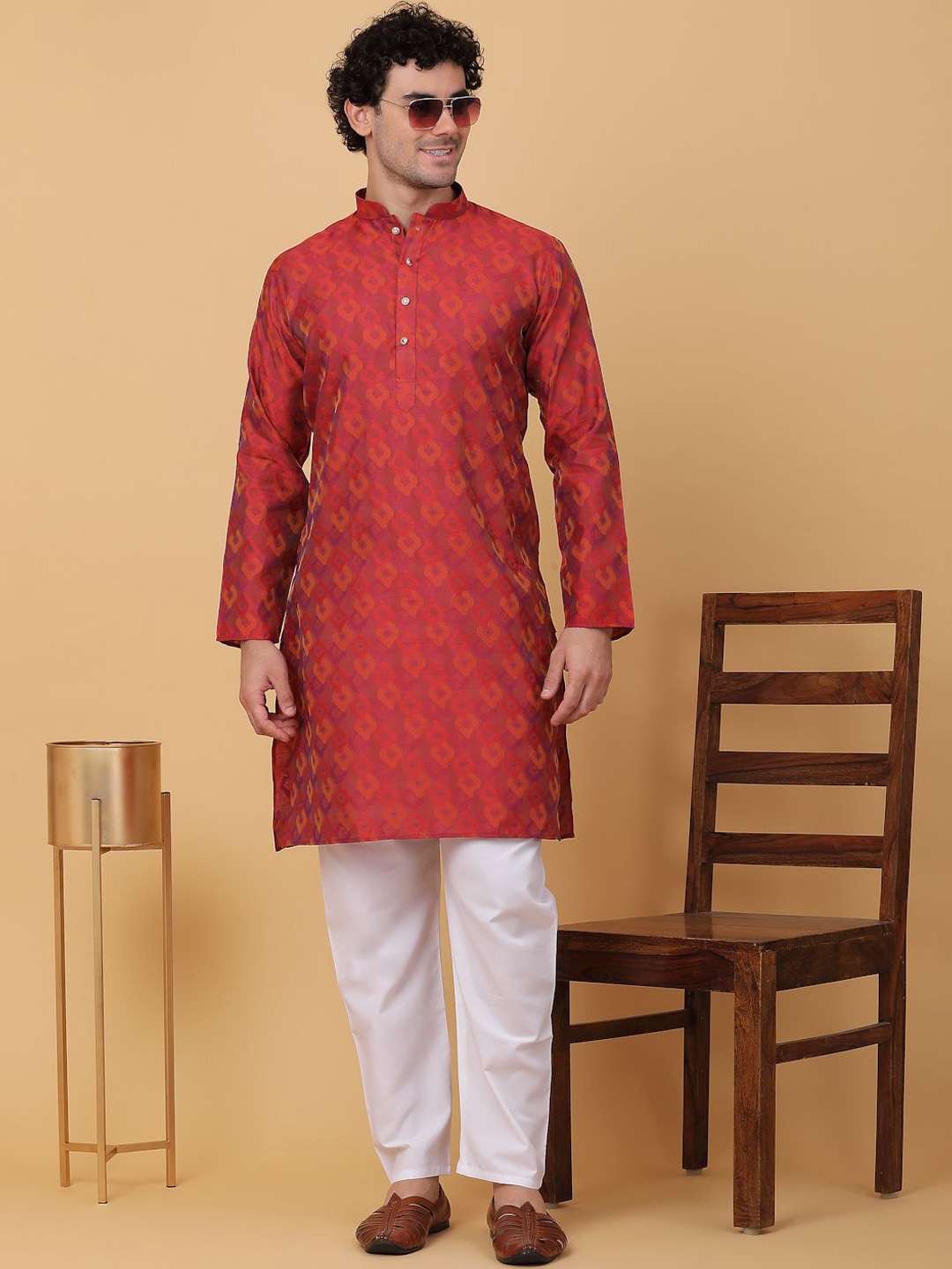 

KRAFT INDIA Ethnic Motifs Woven Design Mandarin Collar Jacquard Straight Kurta, Maroon