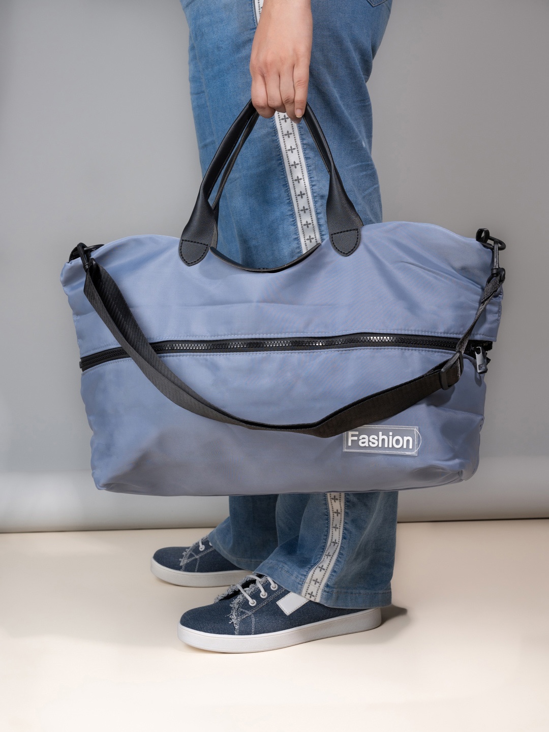

Styli Structured Oversized Handheld Bag, Blue
