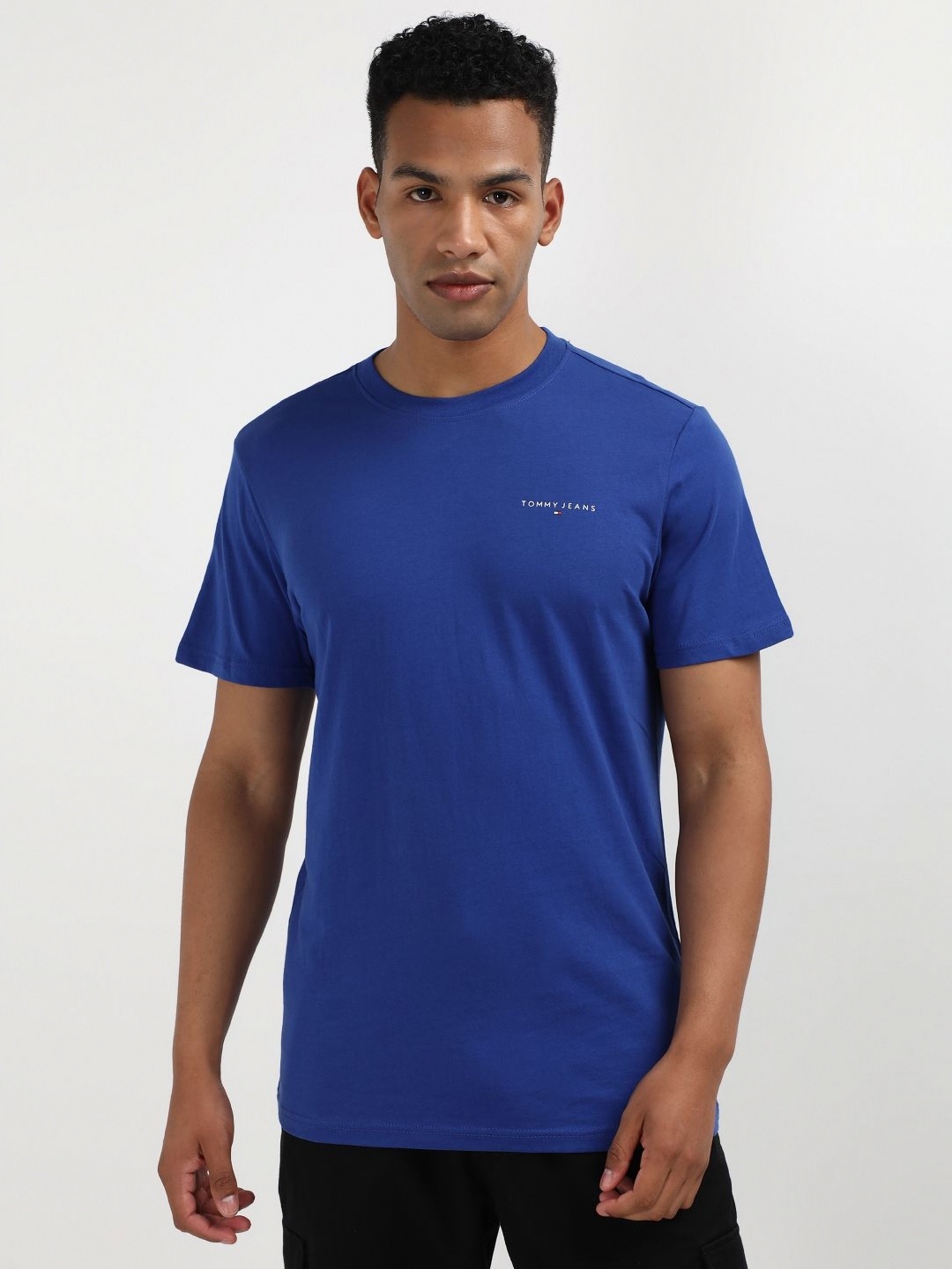 

Tommy Hilfiger Men Solid Round Neck Pure Cotton Slim Fit T-shirt, Blue