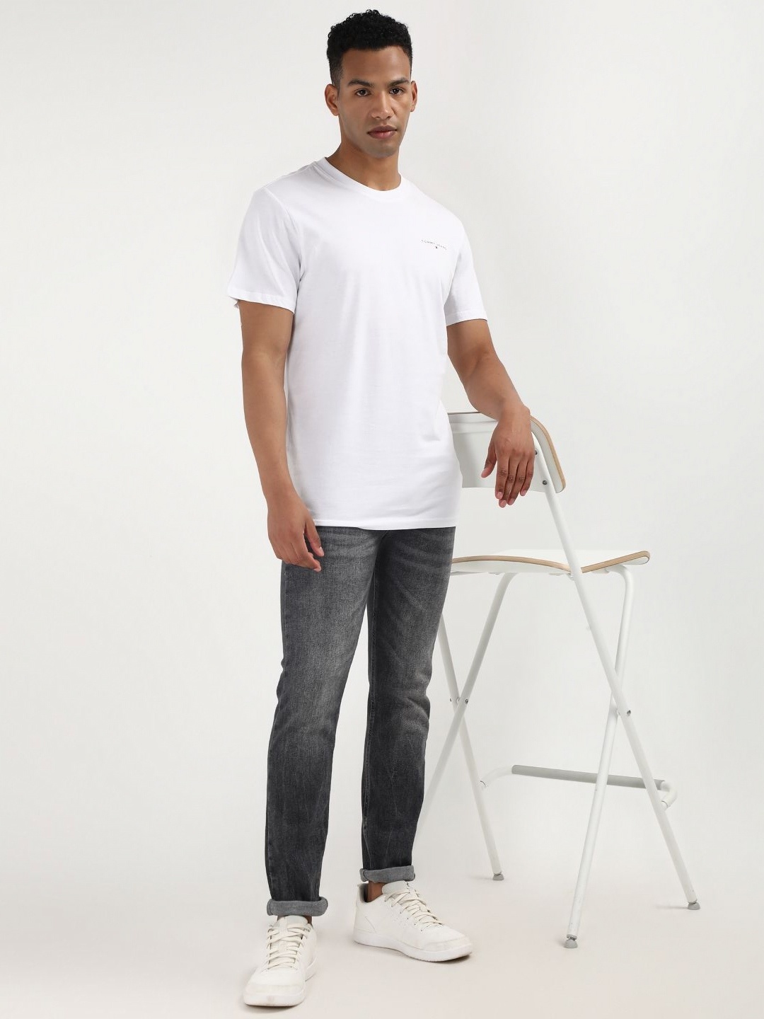 

Tommy Hilfiger Men Solid Round Neck Pure Cotton Slim Fit T-shirt, White