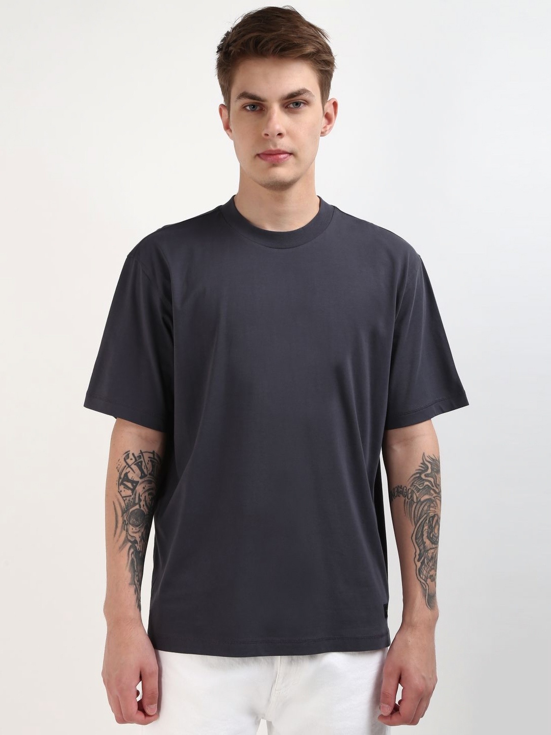 

Calvin Klein Jeans Men Solid Round Neck Cotton Relaxed Fit T-Shirt, Grey