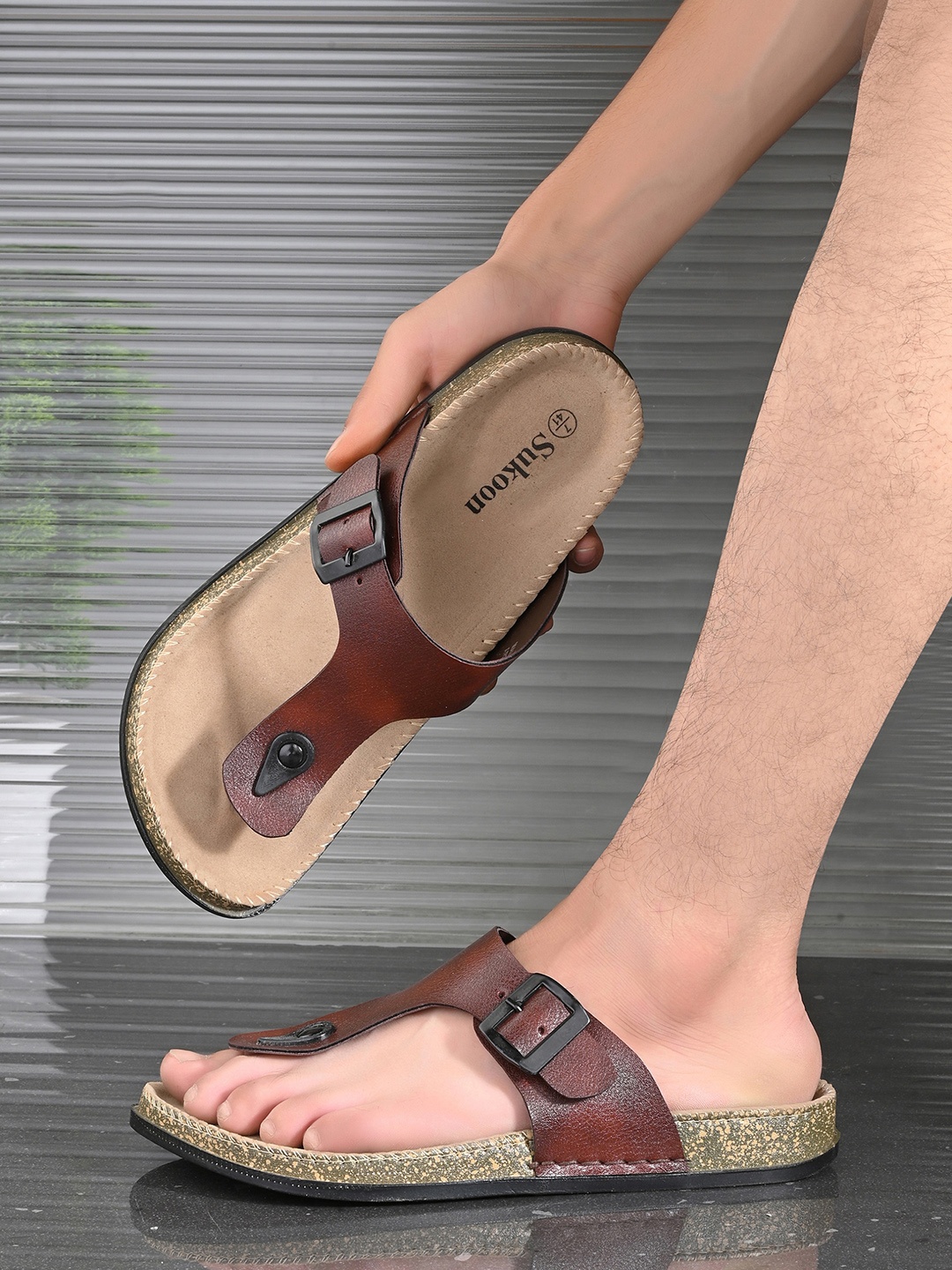 

Layasa Men Thong Flip-Flops, Brown