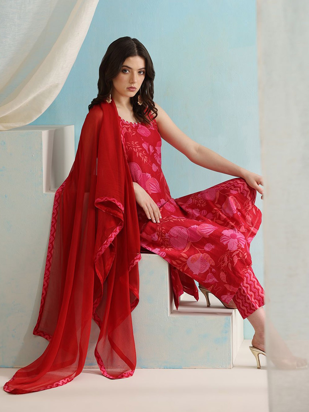 

Khushal K Floral Printed Straight Kurta with Trousers & Dupatta, Red