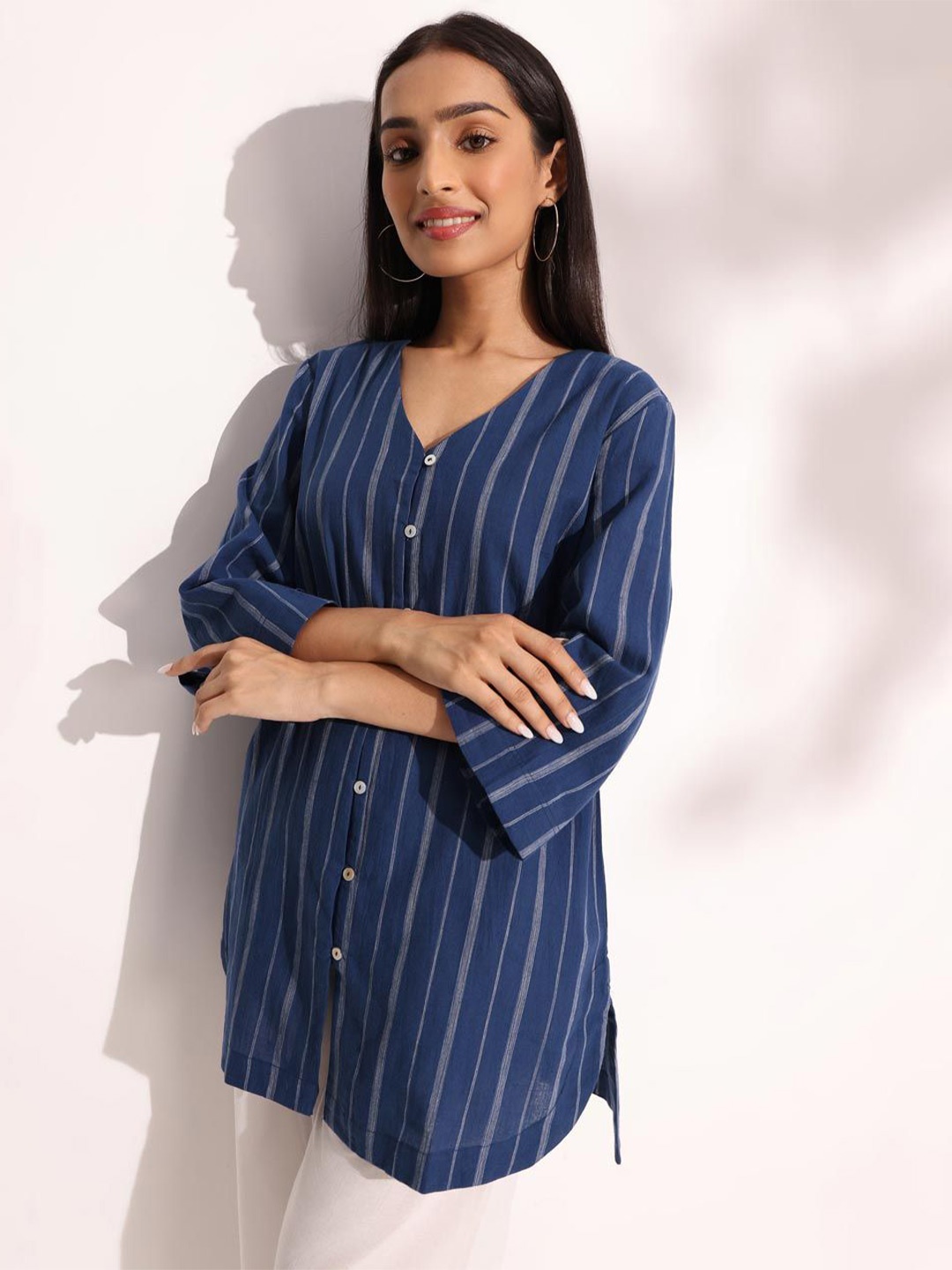 

Fabindia Striped V Neck Three-Quarter Sleeves Tunic, Blue