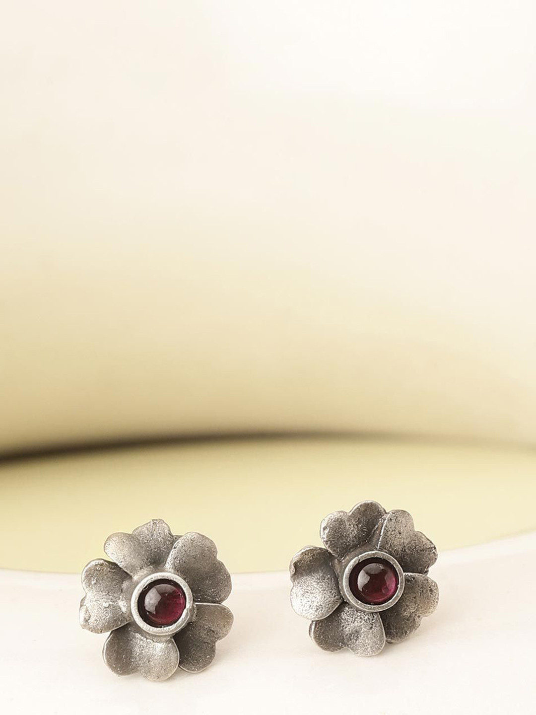 

Fabindia Silver Floral Shaped Stud Earrings