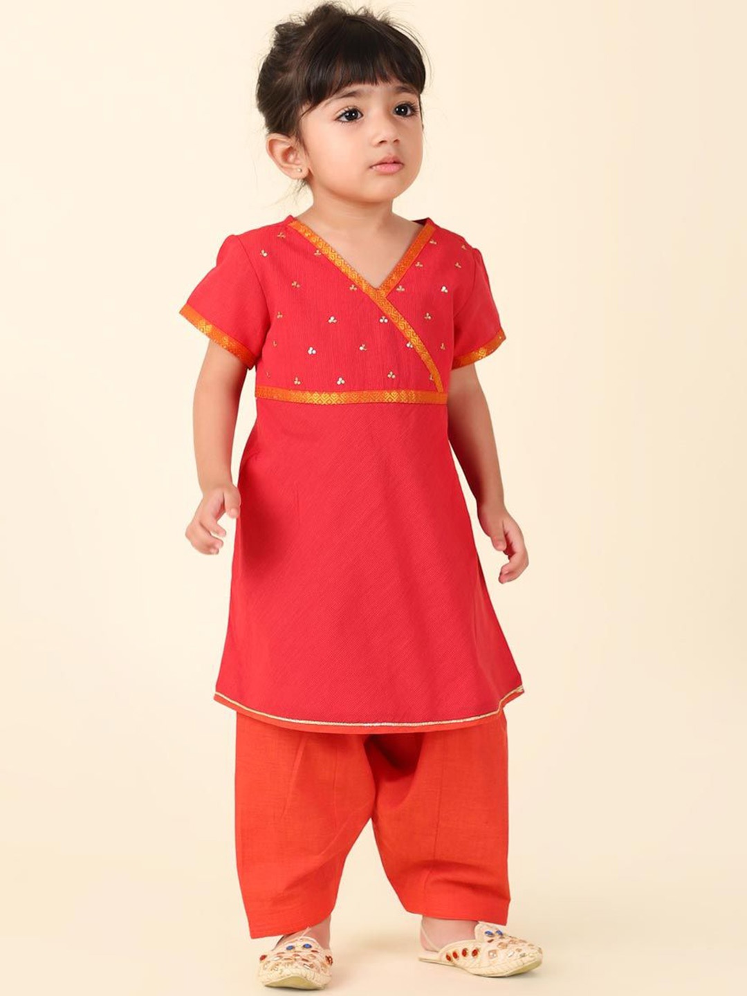 

Fabindia Girls Ethnic Motifs Embroidered Sequinned Pure Cotton Kurta With Salwar, Red