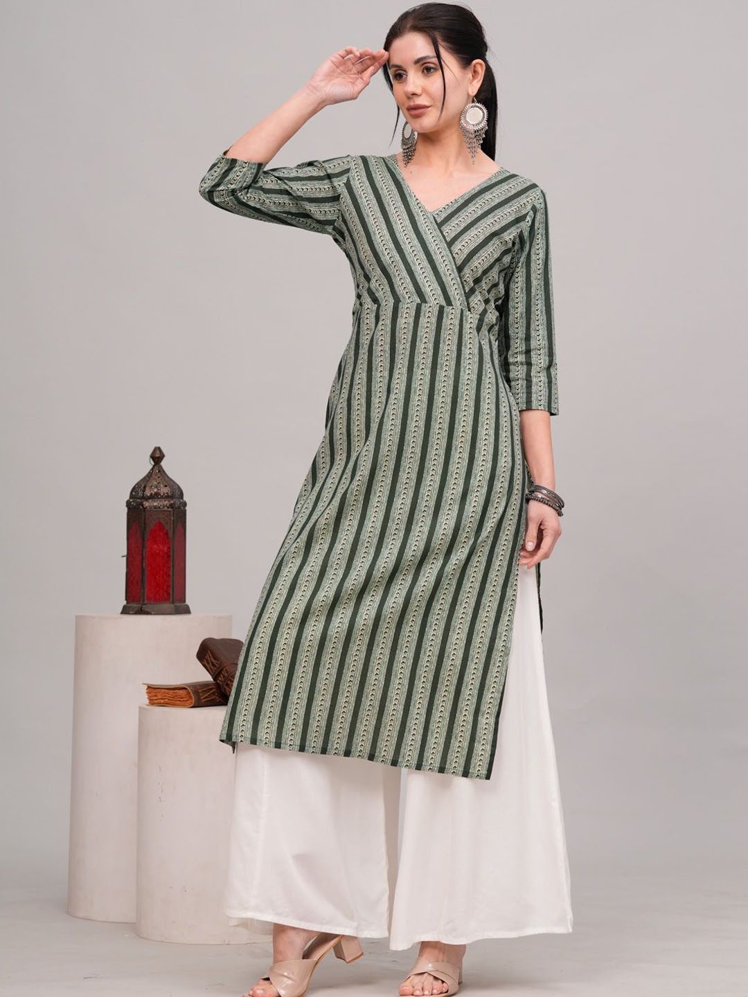 

SHIONS Striped V Neck Cotton Straight Kurta, Green