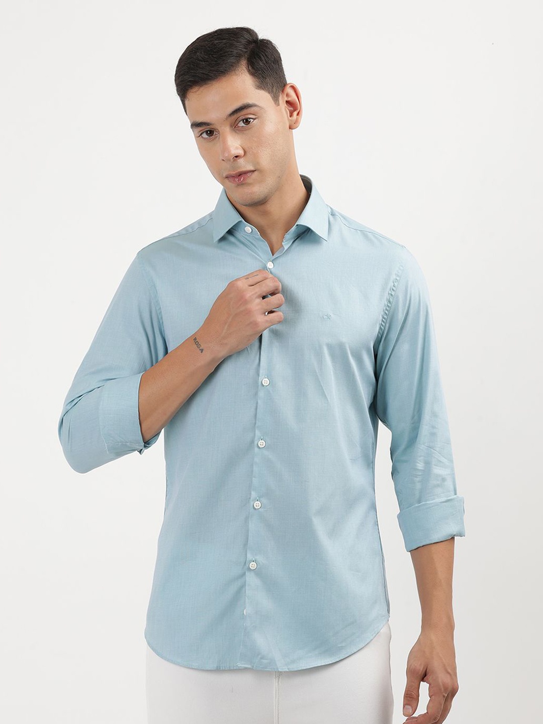 

Calvin Klein Men Solid Slim Fit Opaque Casual Shirt, Blue