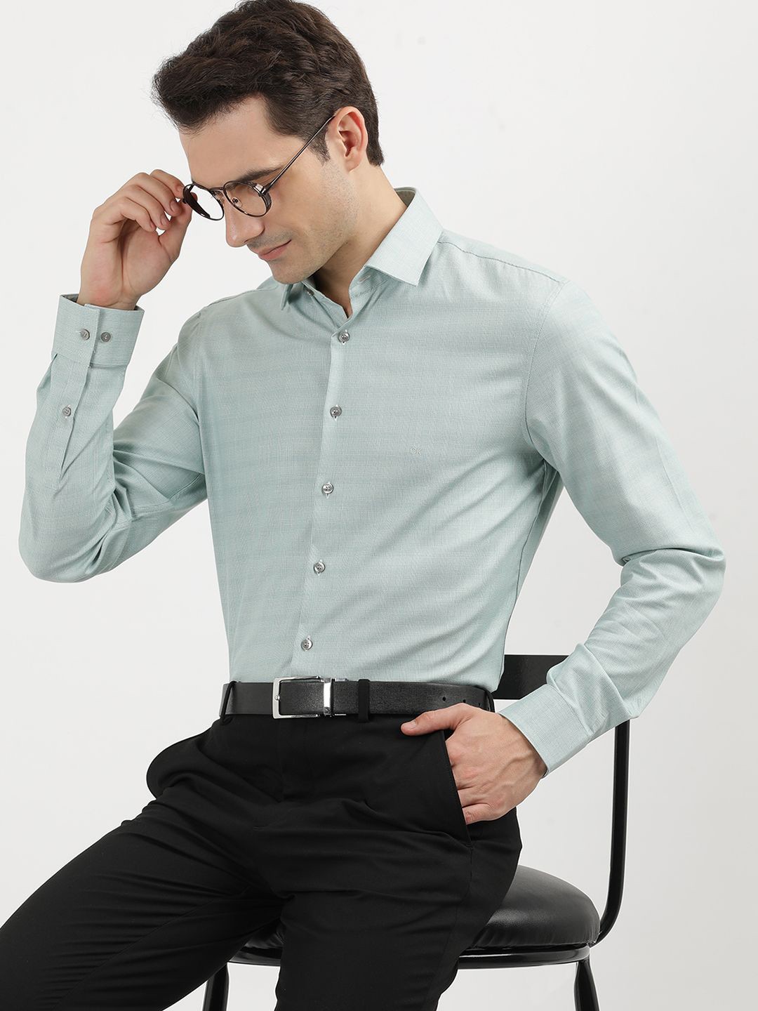

Calvin Klein Men Solid Slim Fit Opaque Casual Shirt, Blue