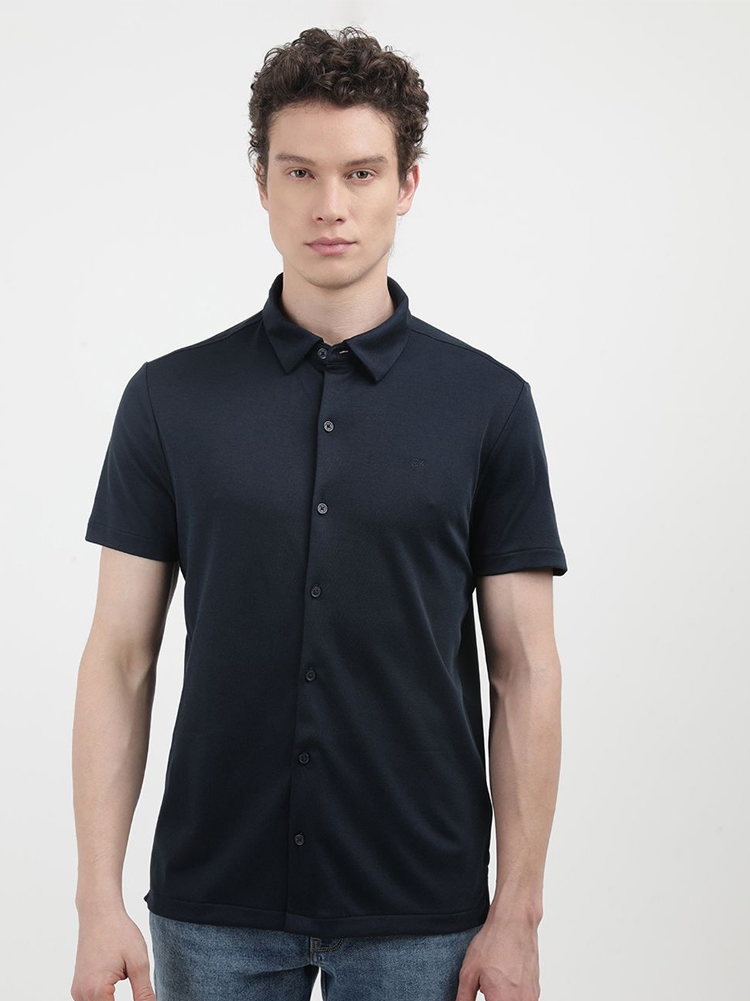 

Calvin Klein Men Solid Opaque Casual Shirt, Navy blue