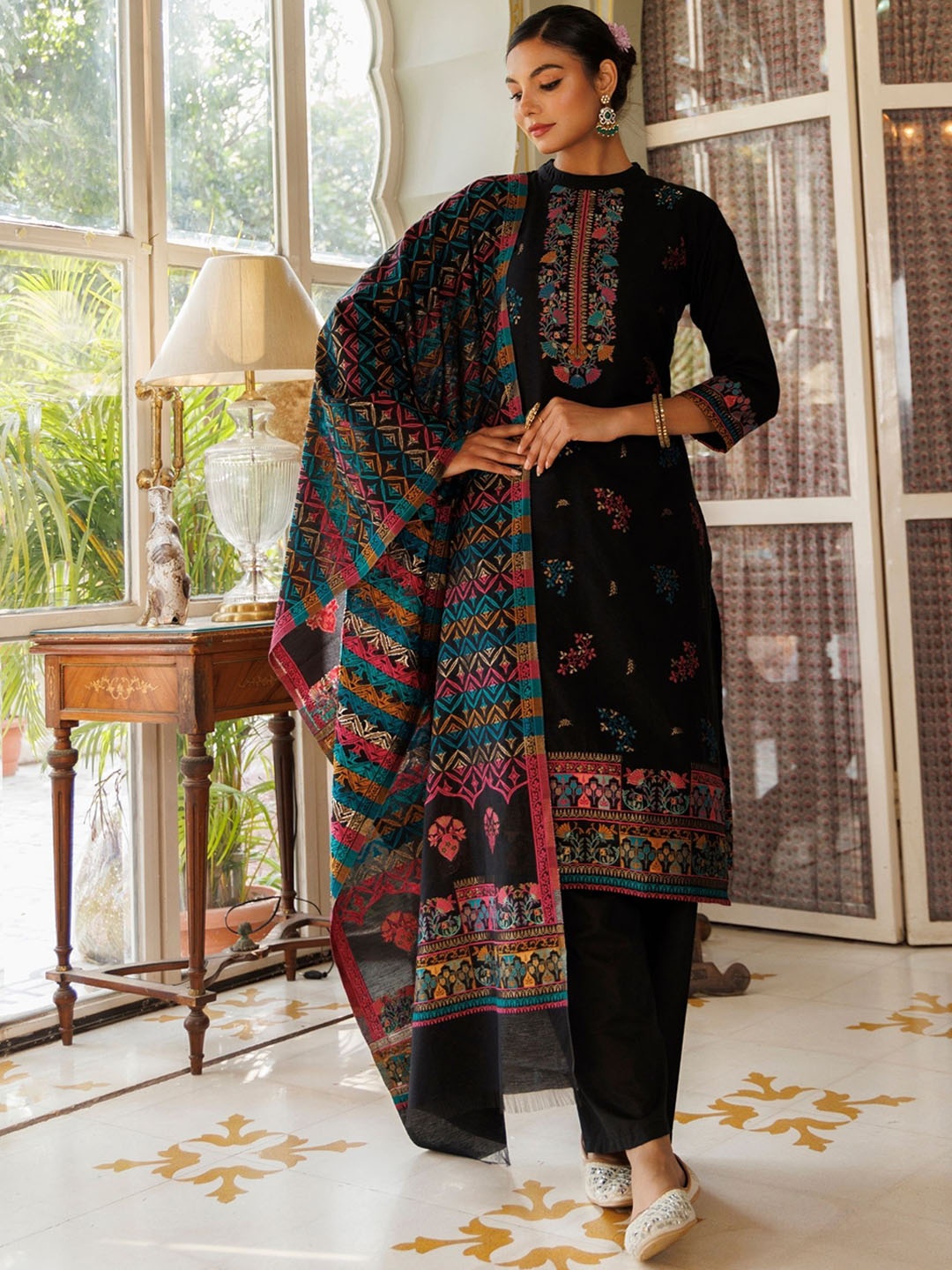 

KIDAR Floral Embroidered Regular Kurta with Trousers & Dupatta, Black