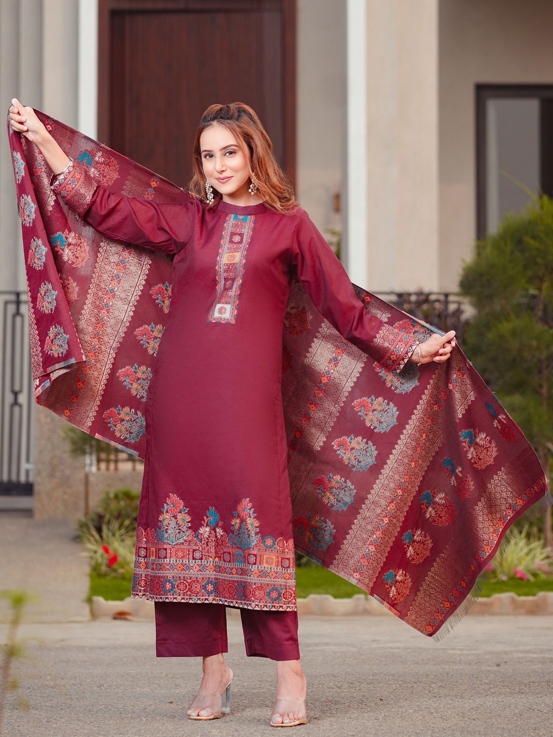 

KIDAR Ethnic Motifs Printed Regular Kurta with Trousers & Dupatta, Burgundy