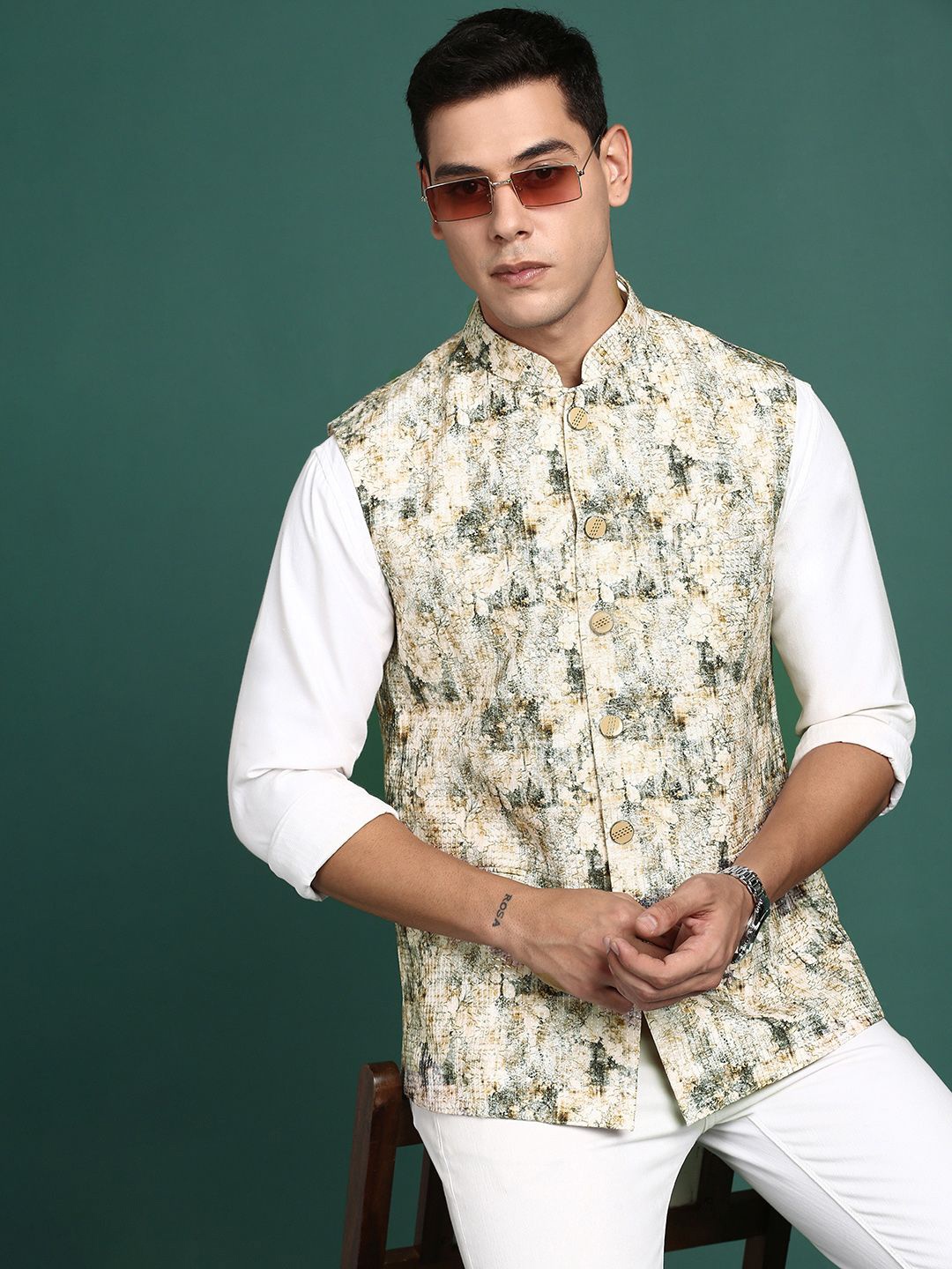 

SHOWOFF Embroidered Slim Fit Nehru Jackets, Cream