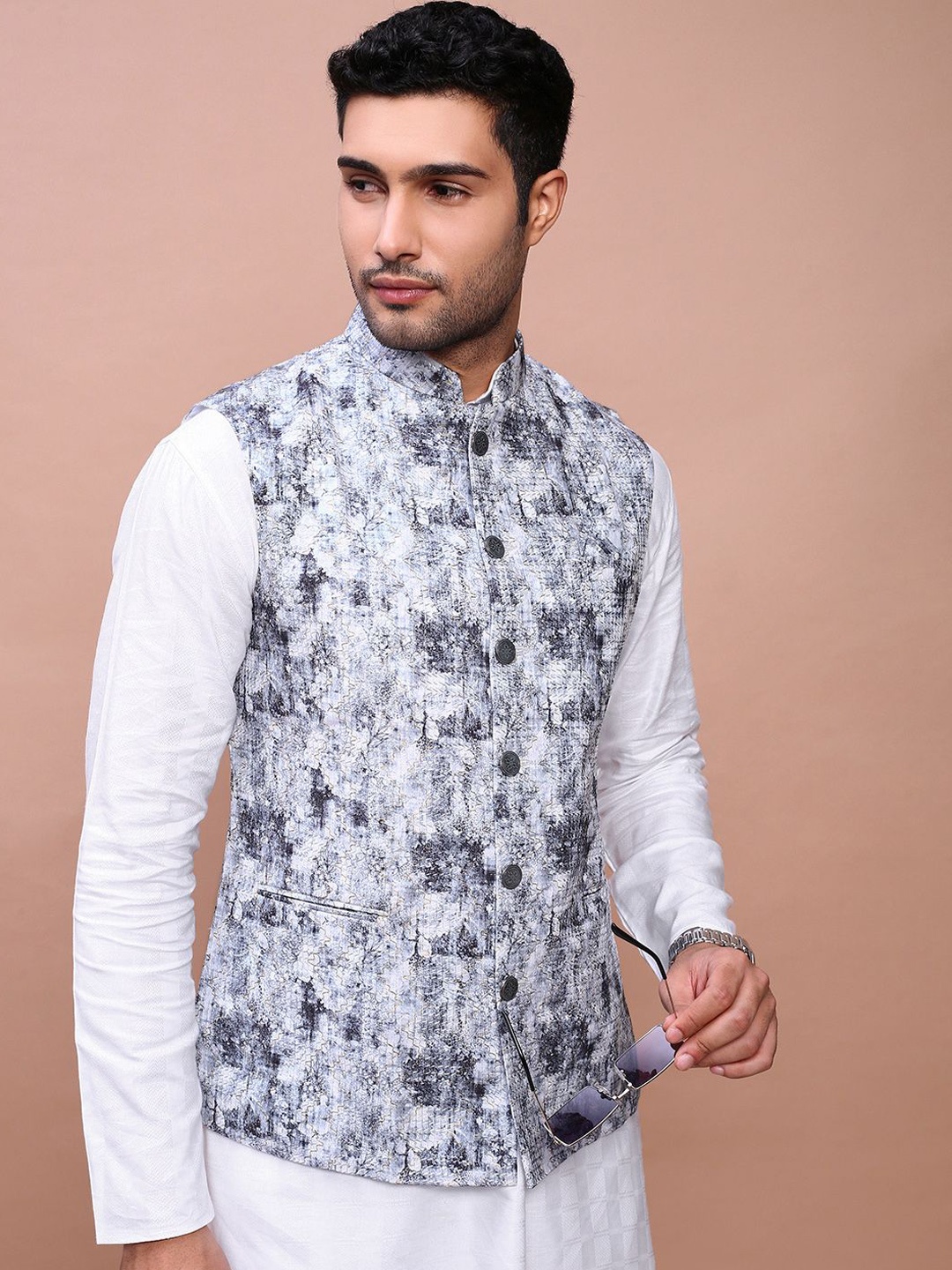 

SHOWOFF Embroidered Slim Fit Nehru Jackets, Grey