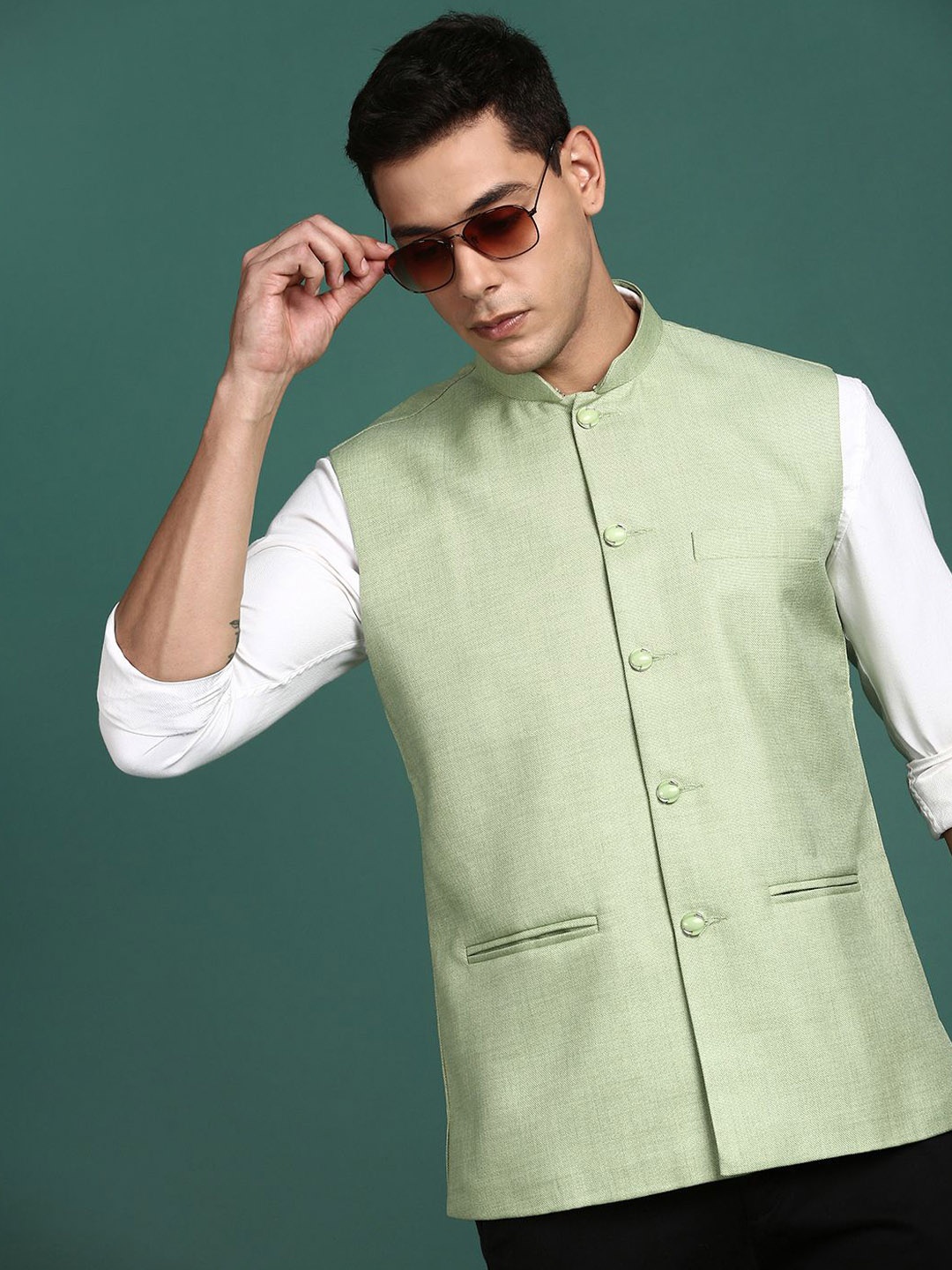 

SHOWOFF Men Slim Fit Woven Nehru Jacket, Green