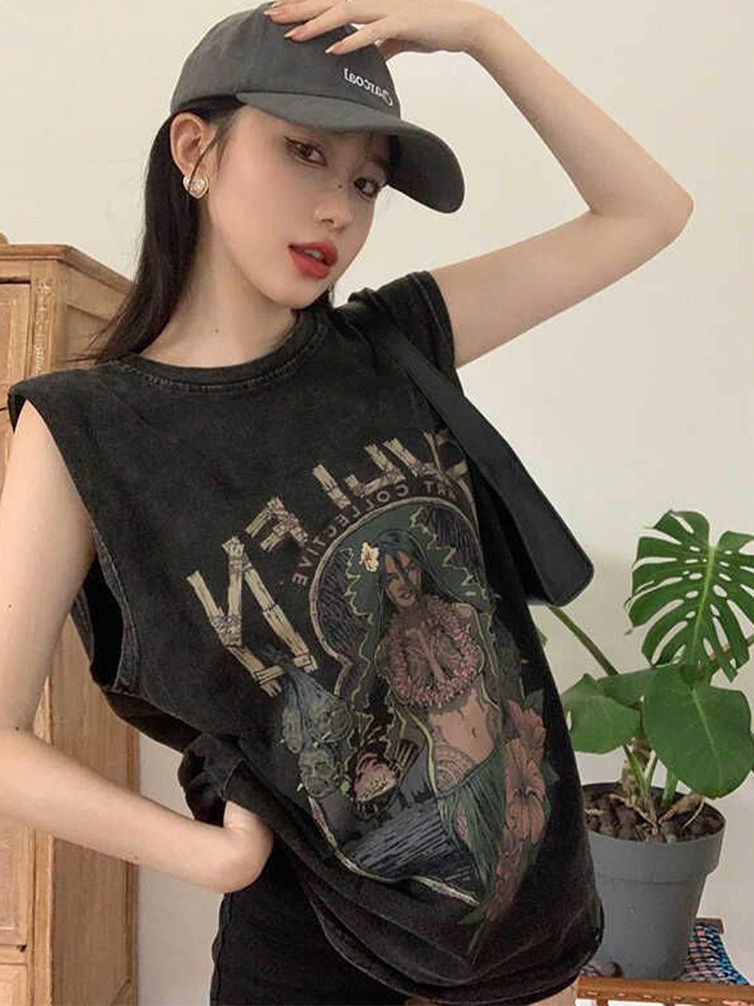 

StyleCast x Revolte Women Abstract Printed Extended Sleeves Top, Black