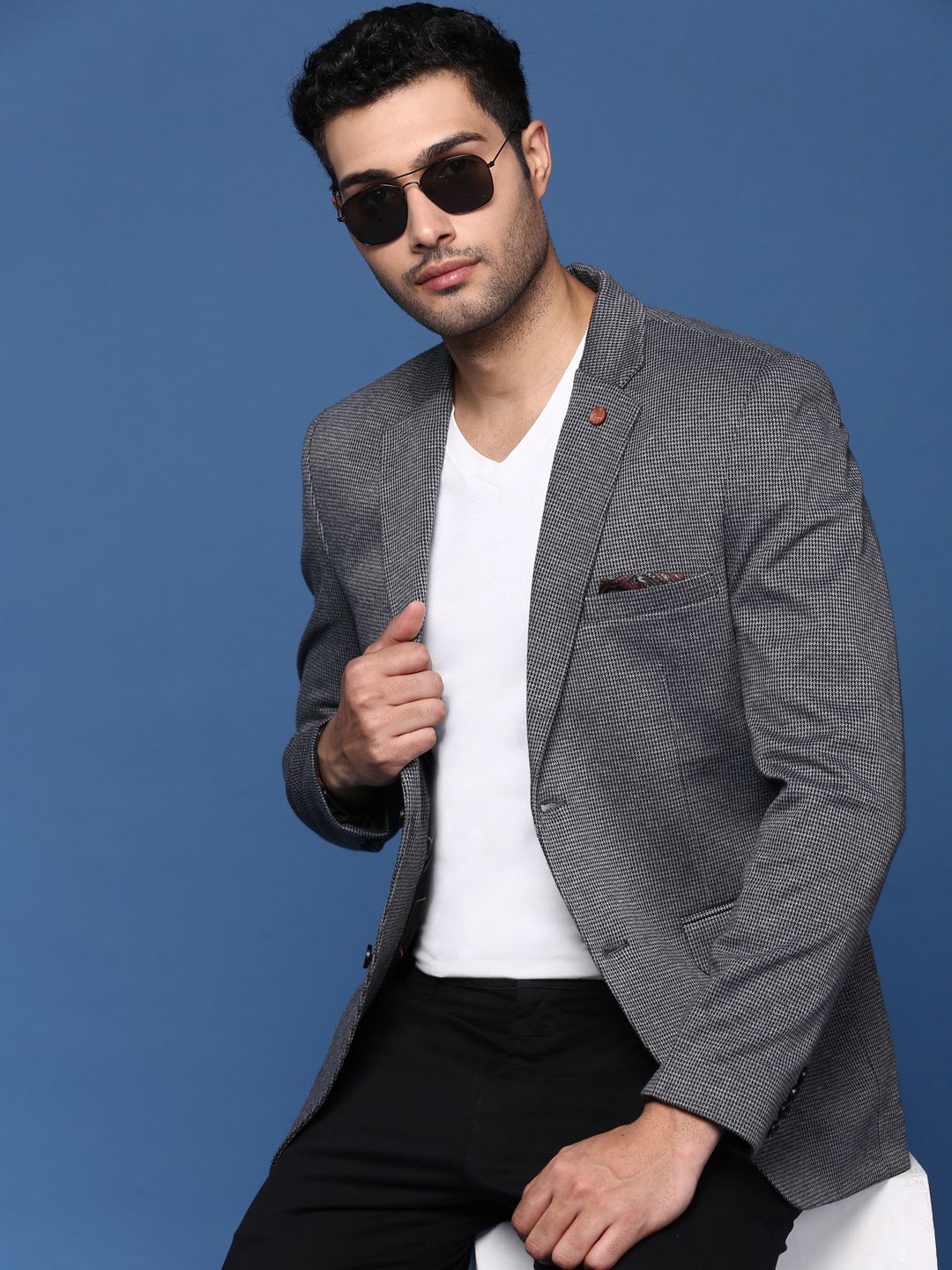 

SHOWOFF Self Design Notched Lapel Slim Fit Single Breasted Cotton Blazers, Grey