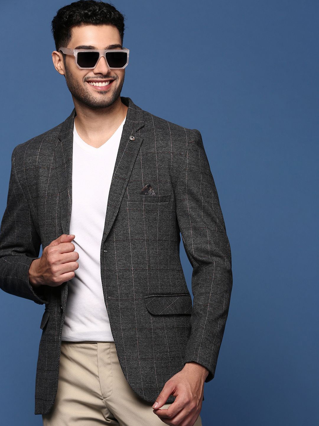 

SHOWOFF Striped Notched Lapel Collar Slim-Fit Single-Breasted Blazer, Charcoal