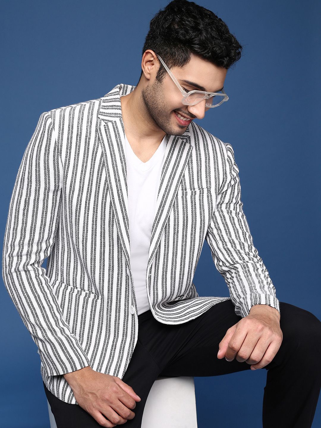 

SHOWOFF Striped Notched Lapel Collar Slim-Fit Single-Breasted Blazer, White