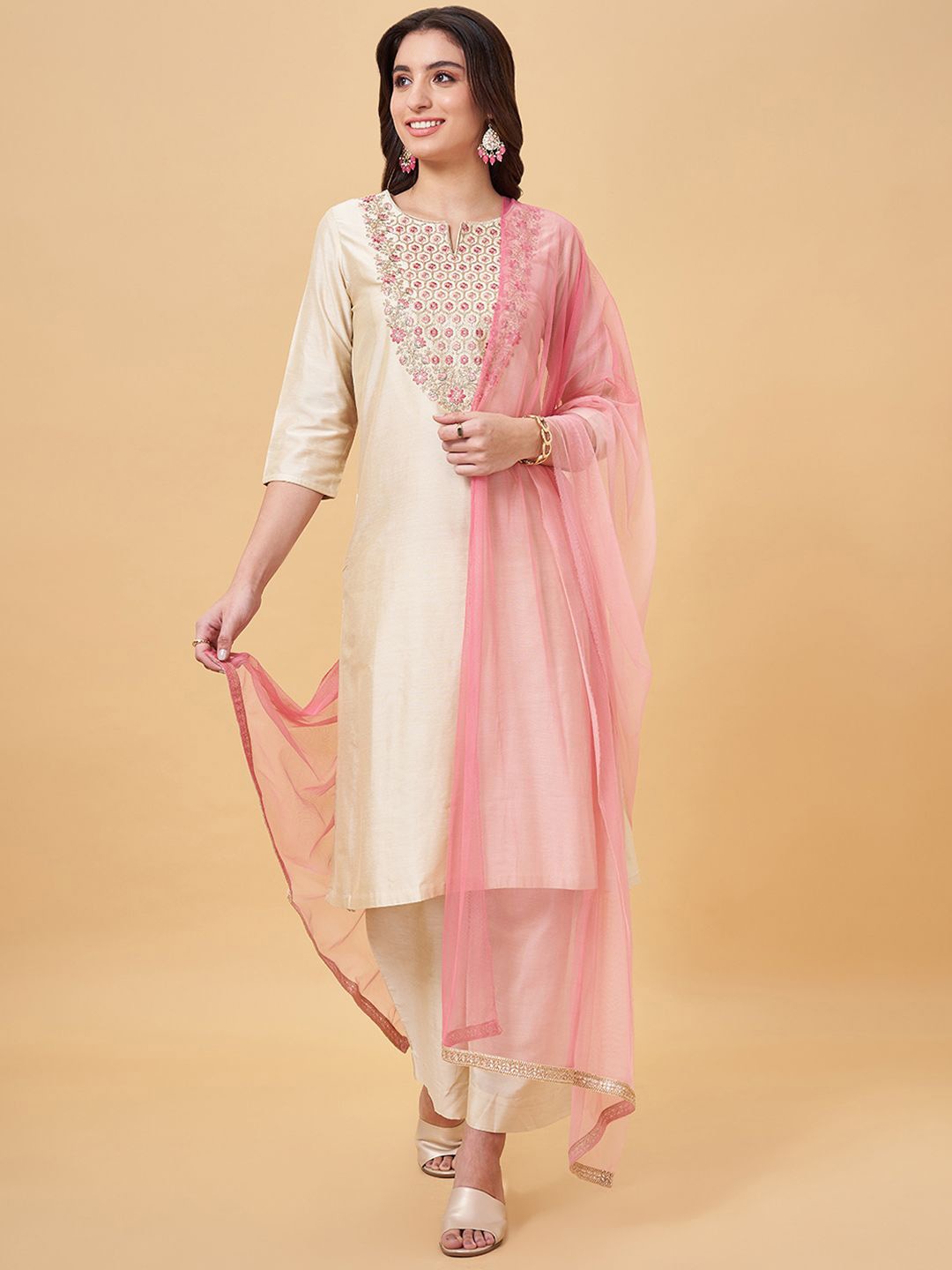

RANGMANCH BY PANTALOONS Floral Embroidered Thread Work Kurta with Trousers & Dupatta, White