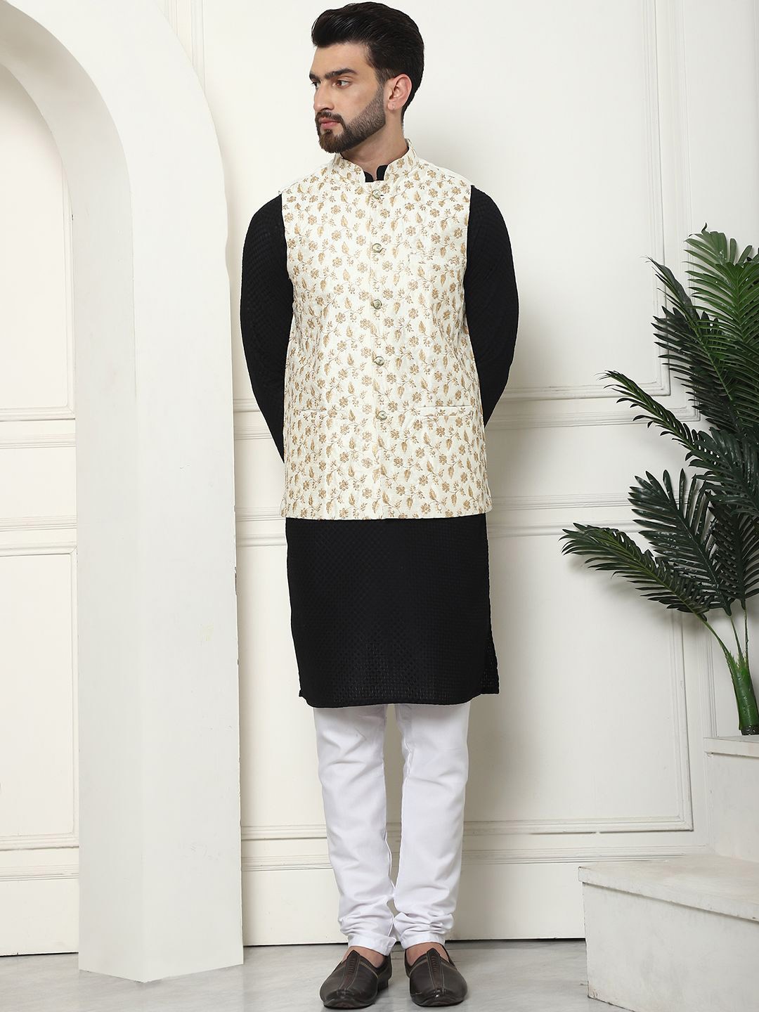 

SOJANYA Regular Pure Cotton Straight Kurta with Churidar, Black