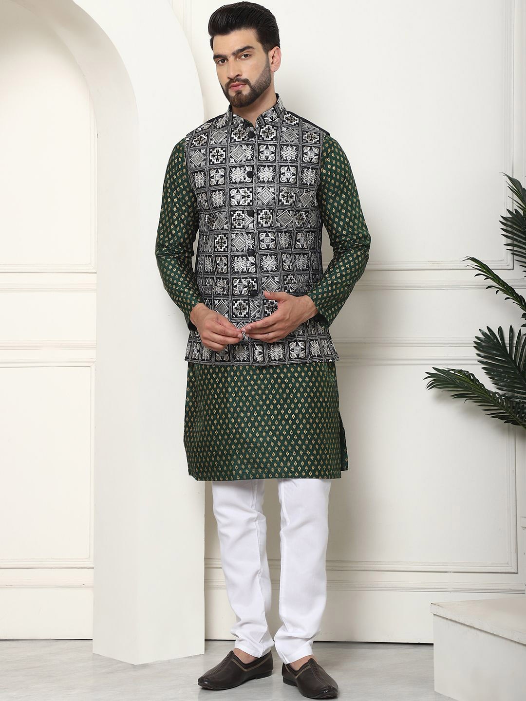 

SOJANYA Men Ethnic Motifs Printed Regular Kurta with Churidar, Green