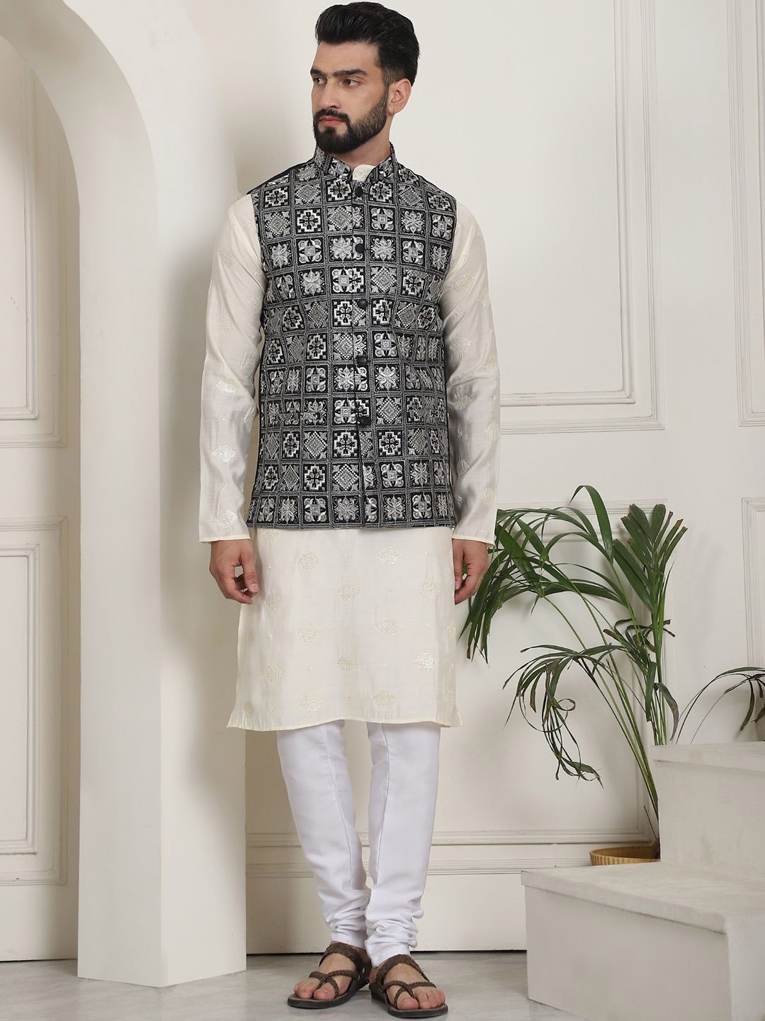 

SOJANYA Embroidered Regular Kurta with Churidar, Cream