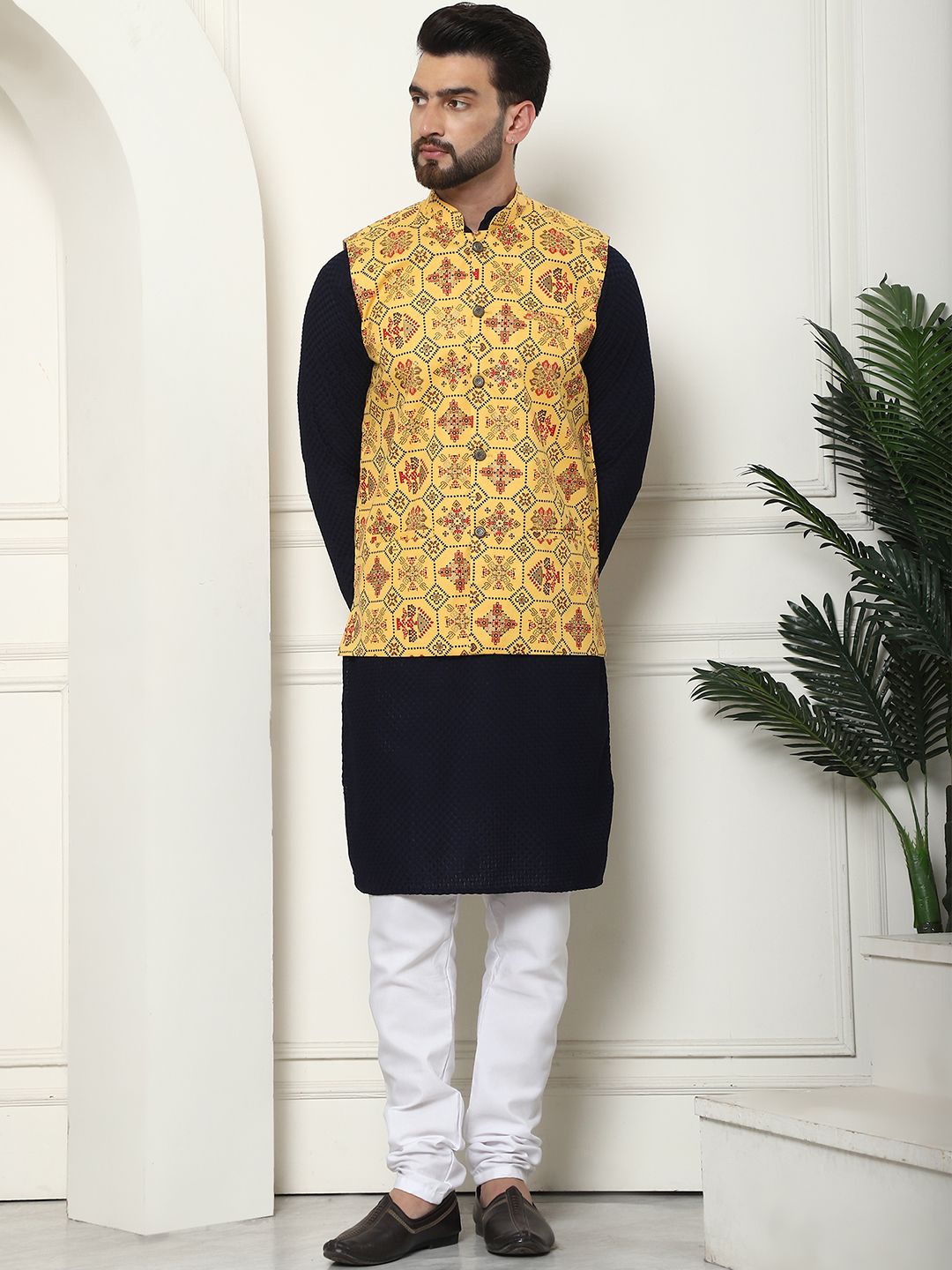

SOJANYA Checked Pure Cotton Kurta With Churidar & Nehru Jacket, Navy blue